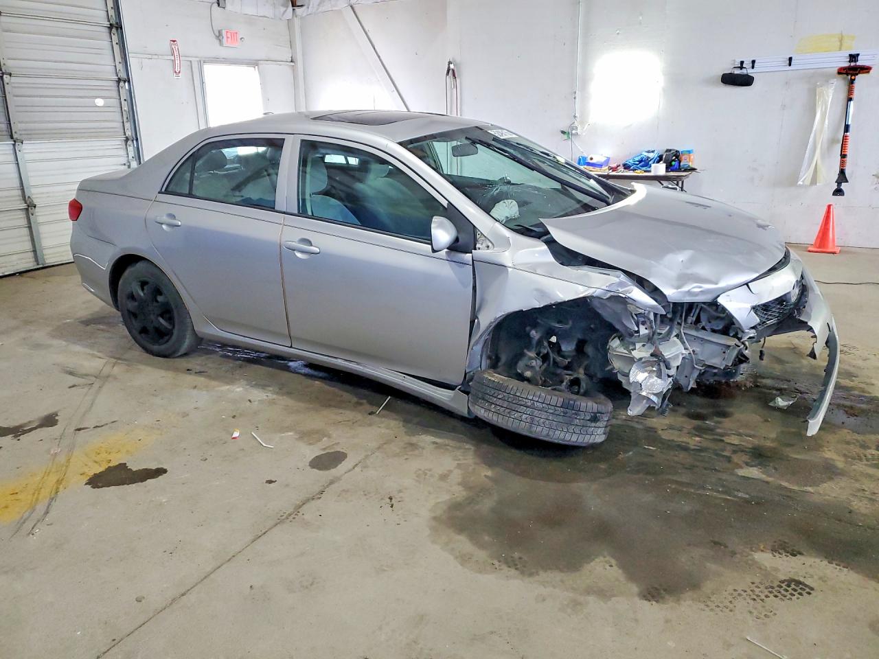 2010 Toyota Corolla Le Silver vin: 2T1BU4EE2AC339309