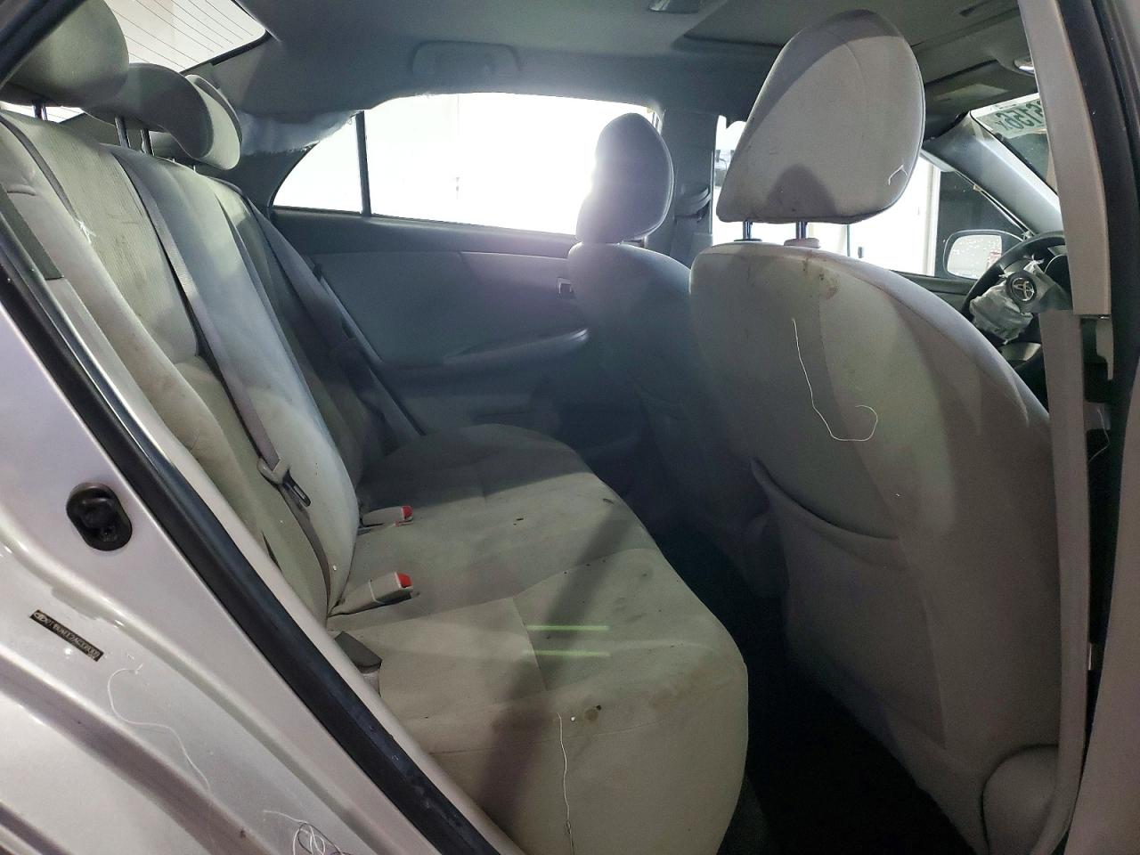 2010 Toyota Corolla Le Silver vin: 2T1BU4EE2AC339309