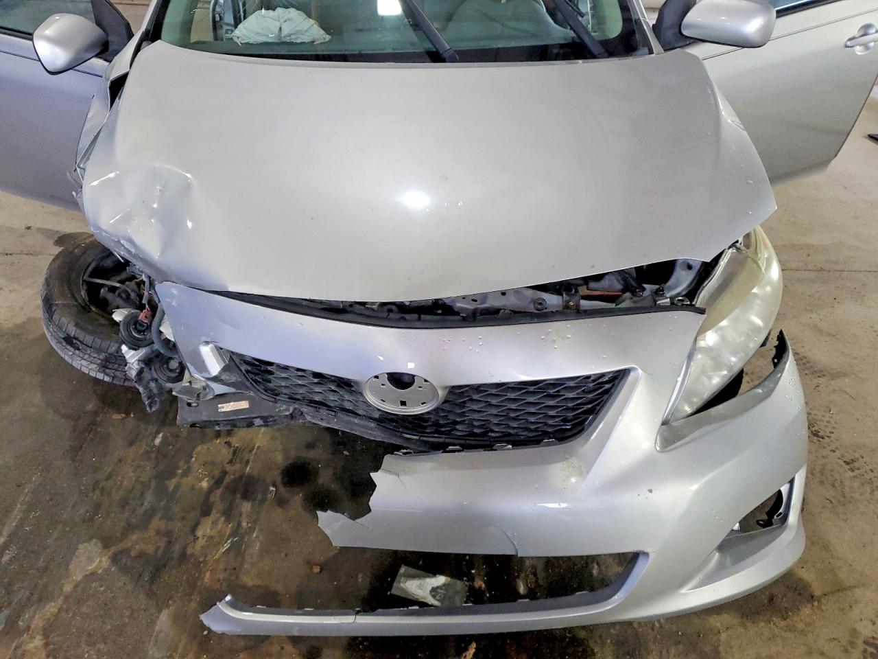 2010 Toyota Corolla Le Silver vin: 2T1BU4EE2AC339309