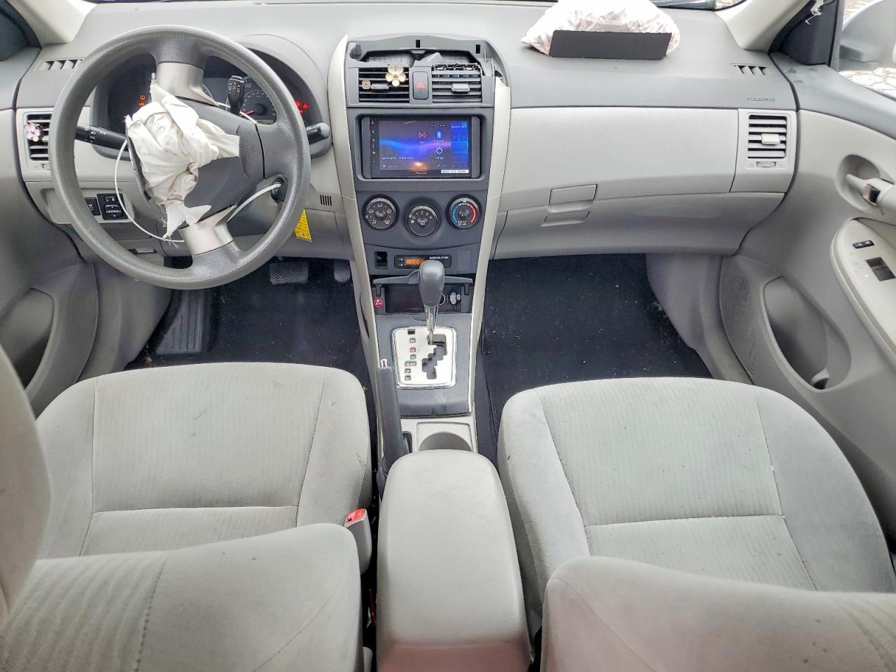 2010 Toyota Corolla Le Silver vin: 2T1BU4EE2AC339309