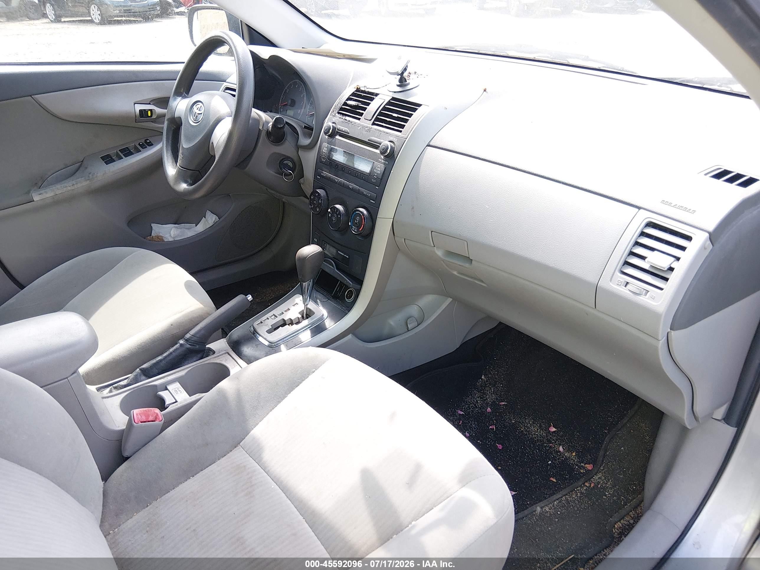 2010 Toyota Corolla Le Silver vin: 2T1BU4EE2AC352884