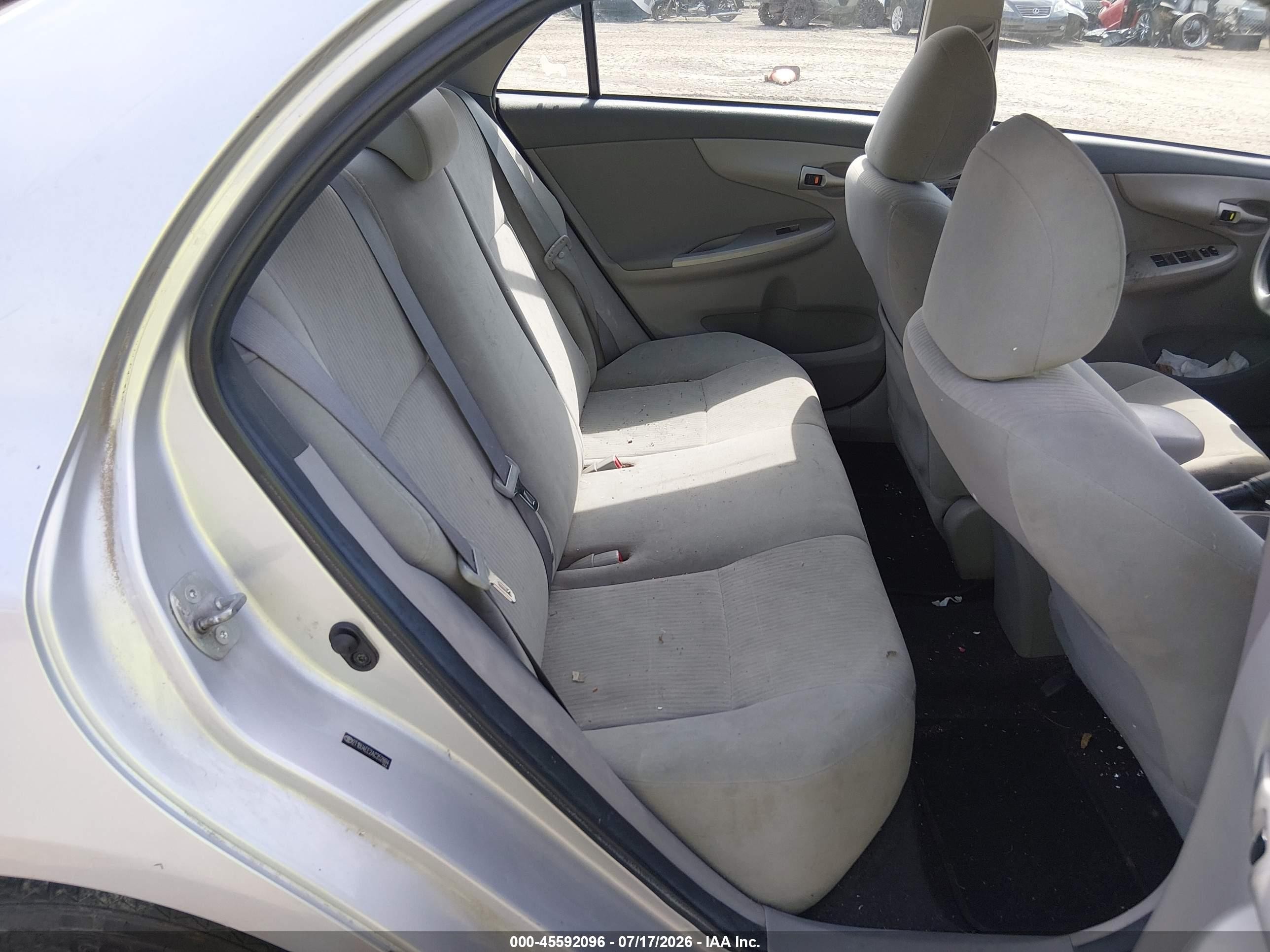2010 Toyota Corolla Le Silver vin: 2T1BU4EE2AC352884