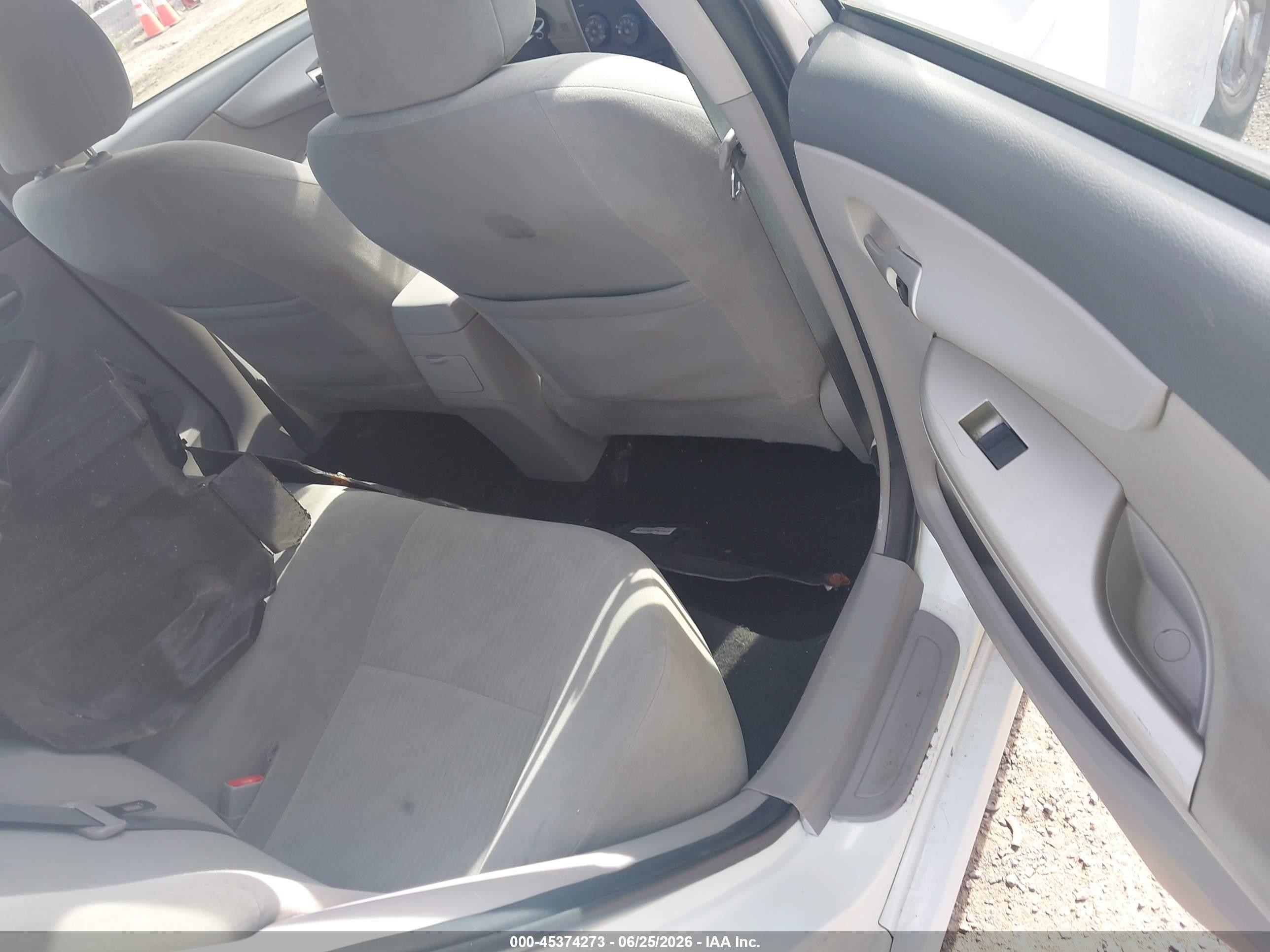 2010 Toyota Corolla Le White vin: 2T1BU4EE2AC398912