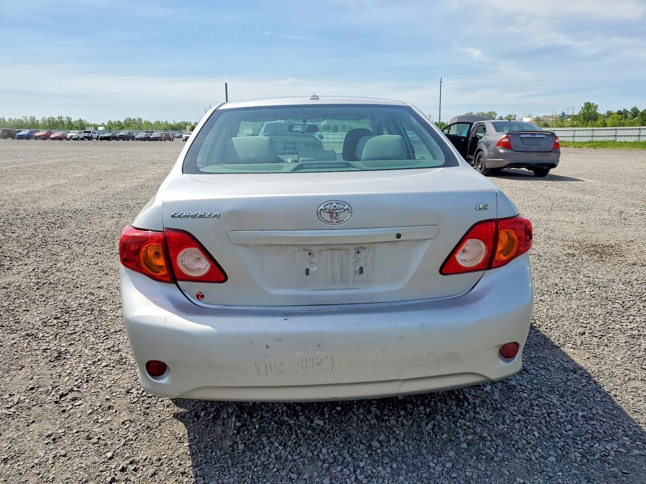 2010 Toyota Corolla Base Silver vin: 2T1BU4EE2AC401968