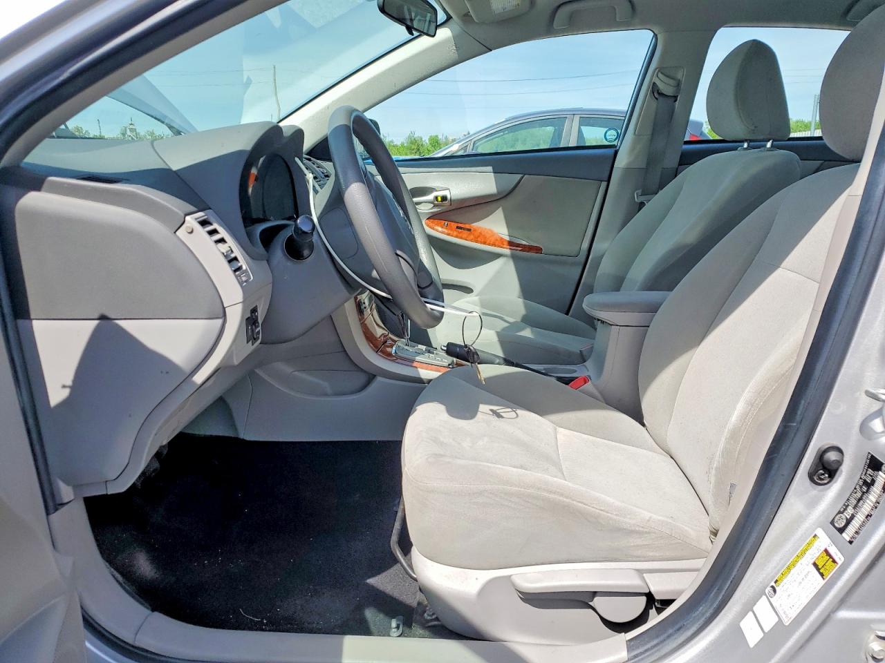 2010 Toyota Corolla Base Silver vin: 2T1BU4EE2AC401968