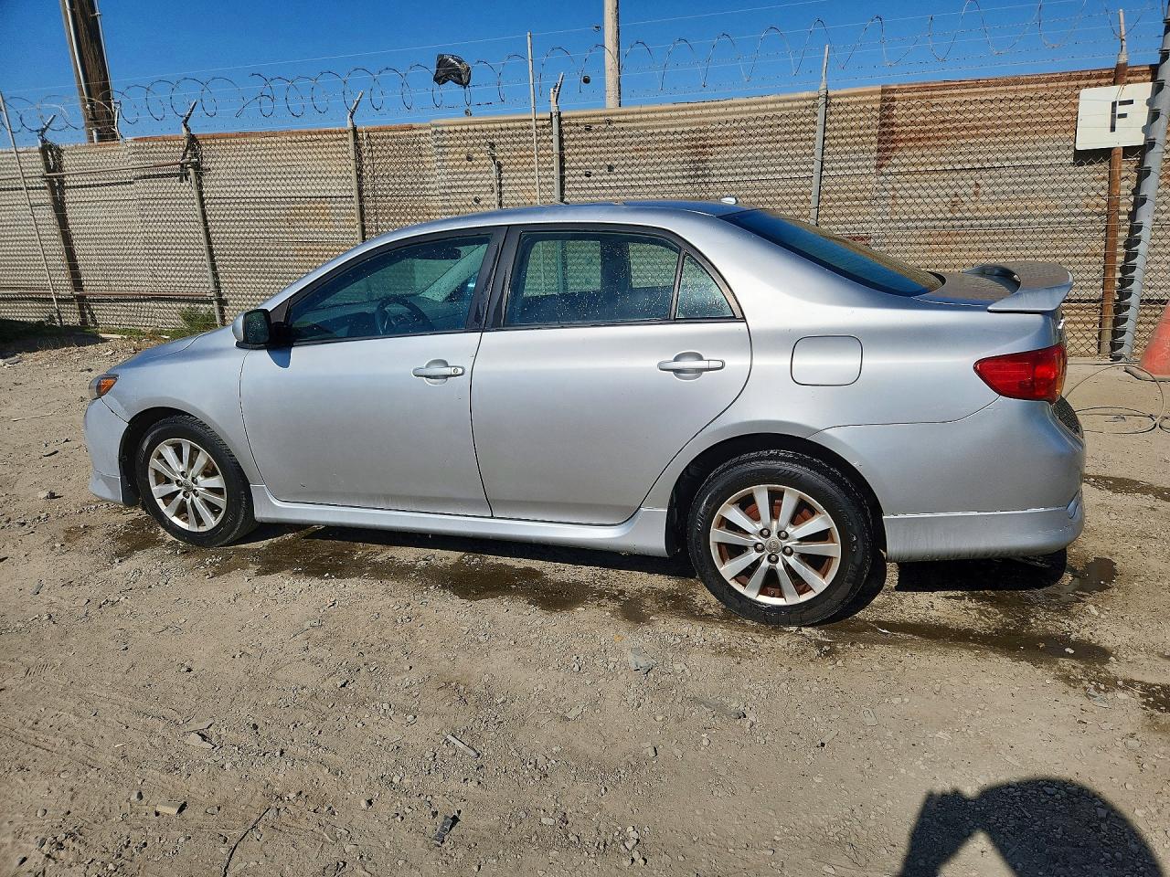 2010 Toyota Corolla S Silver vin: 2T1BU4EE2AC420679