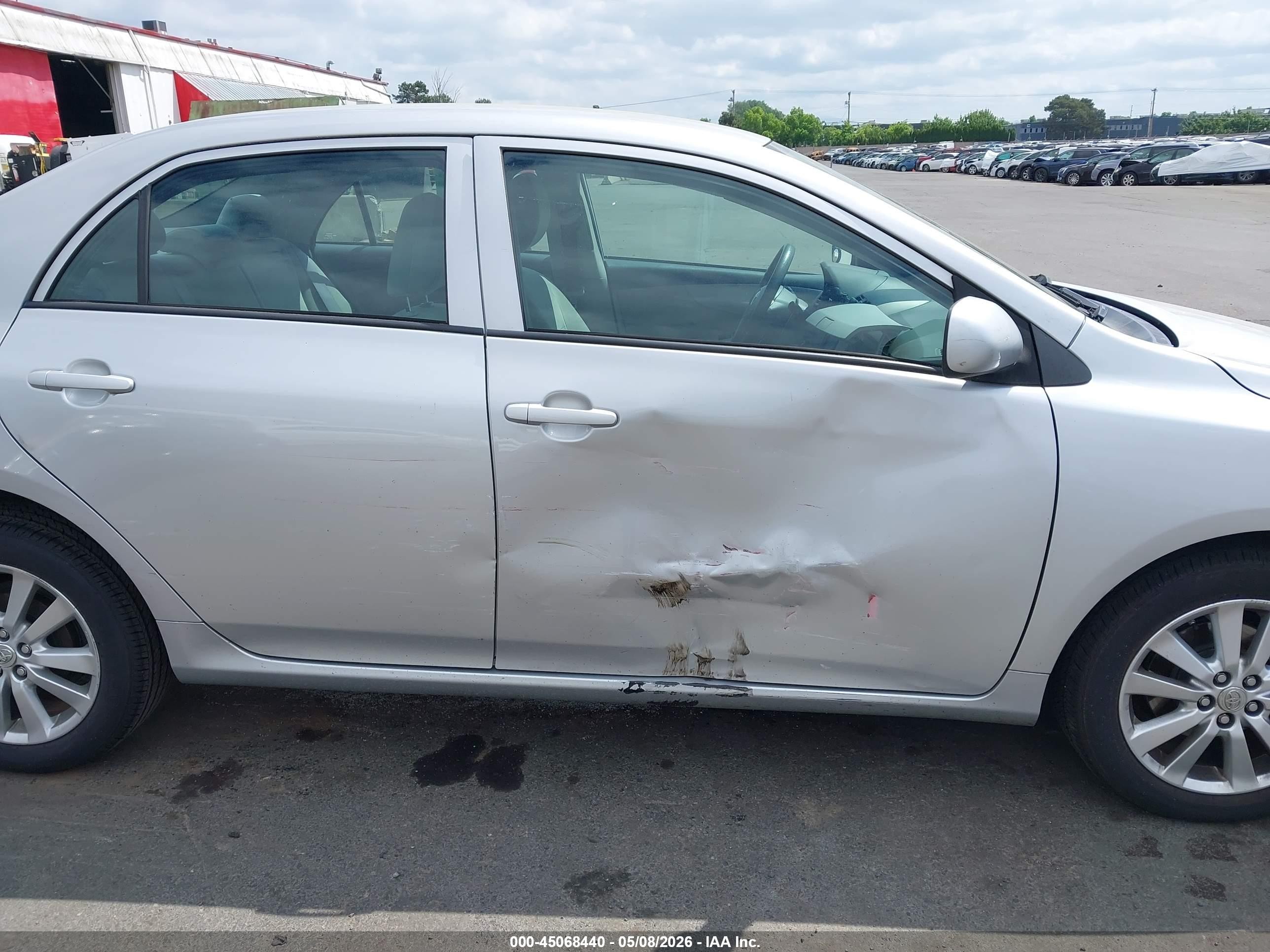 2010 Toyota Corolla Le Silver vin: 2T1BU4EE2AC424358