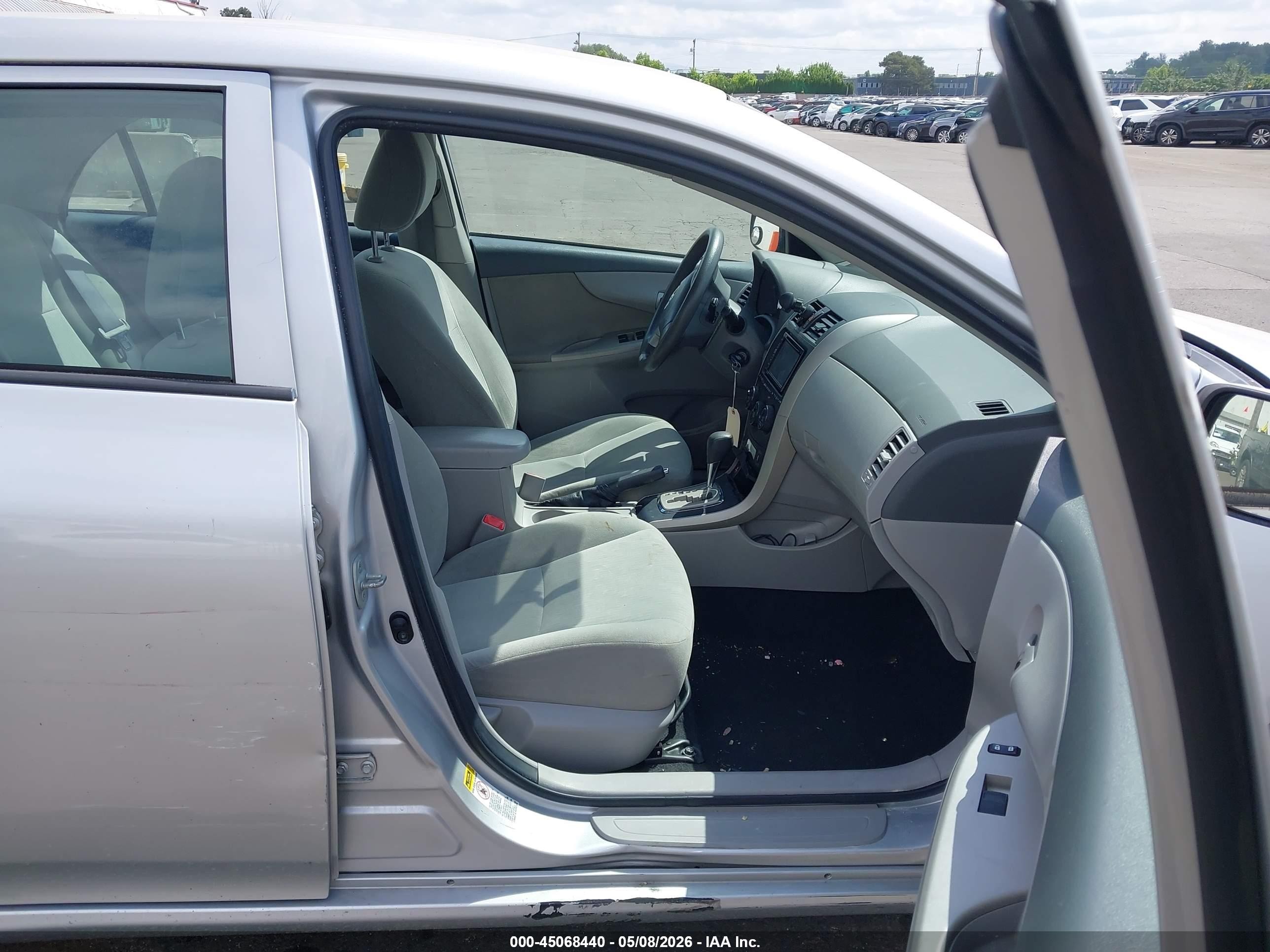 2010 Toyota Corolla Le Silver vin: 2T1BU4EE2AC424358