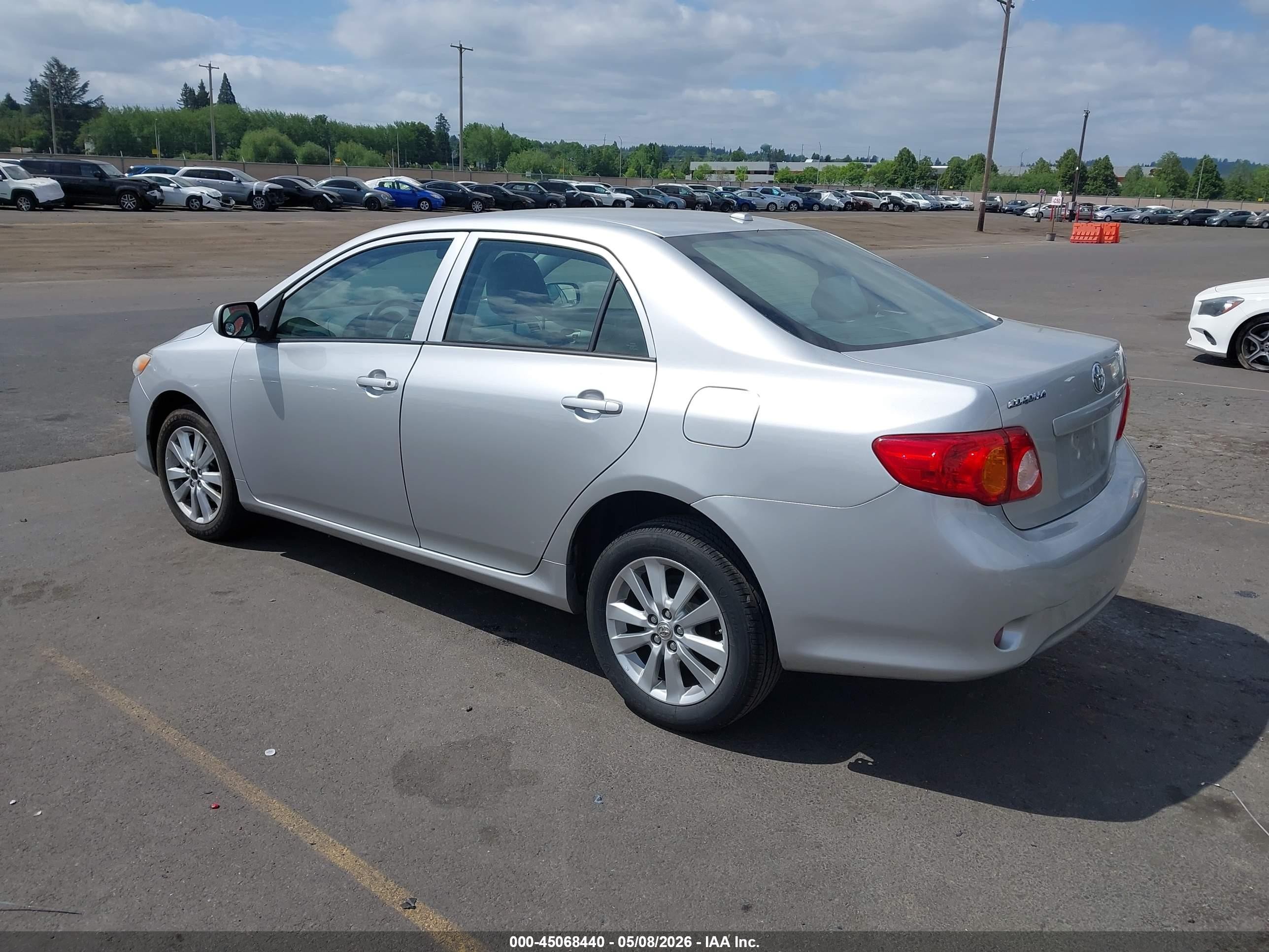 2010 Toyota Corolla Le Silver vin: 2T1BU4EE2AC424358