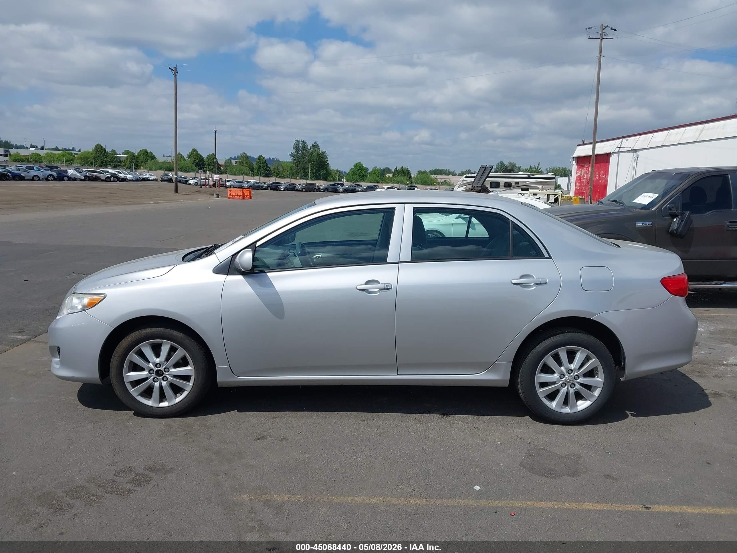 2010 Toyota Corolla Le Silver vin: 2T1BU4EE2AC424358
