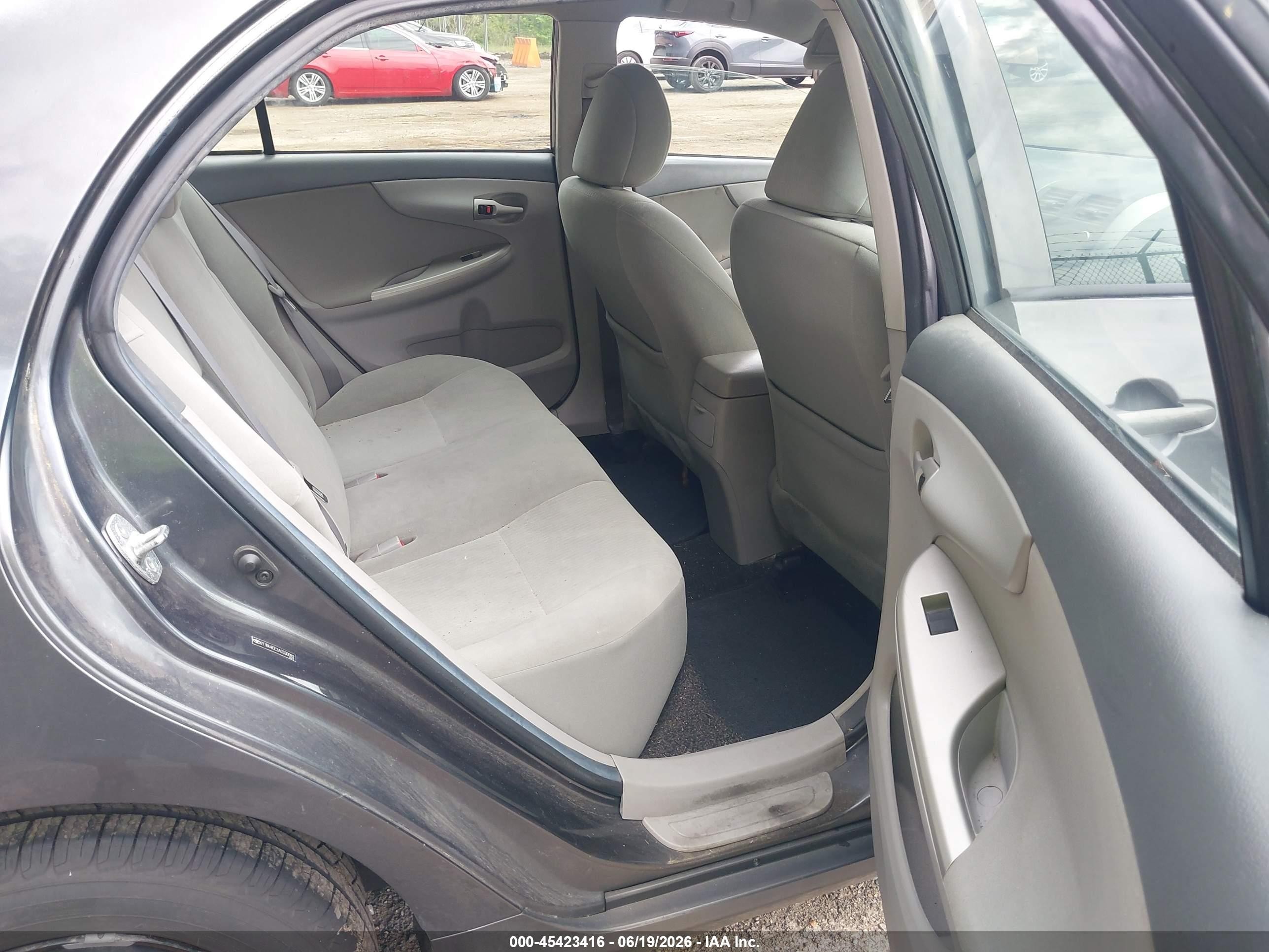 2010 Toyota Corolla Le Gray vin: 2T1BU4EE2AC530082
