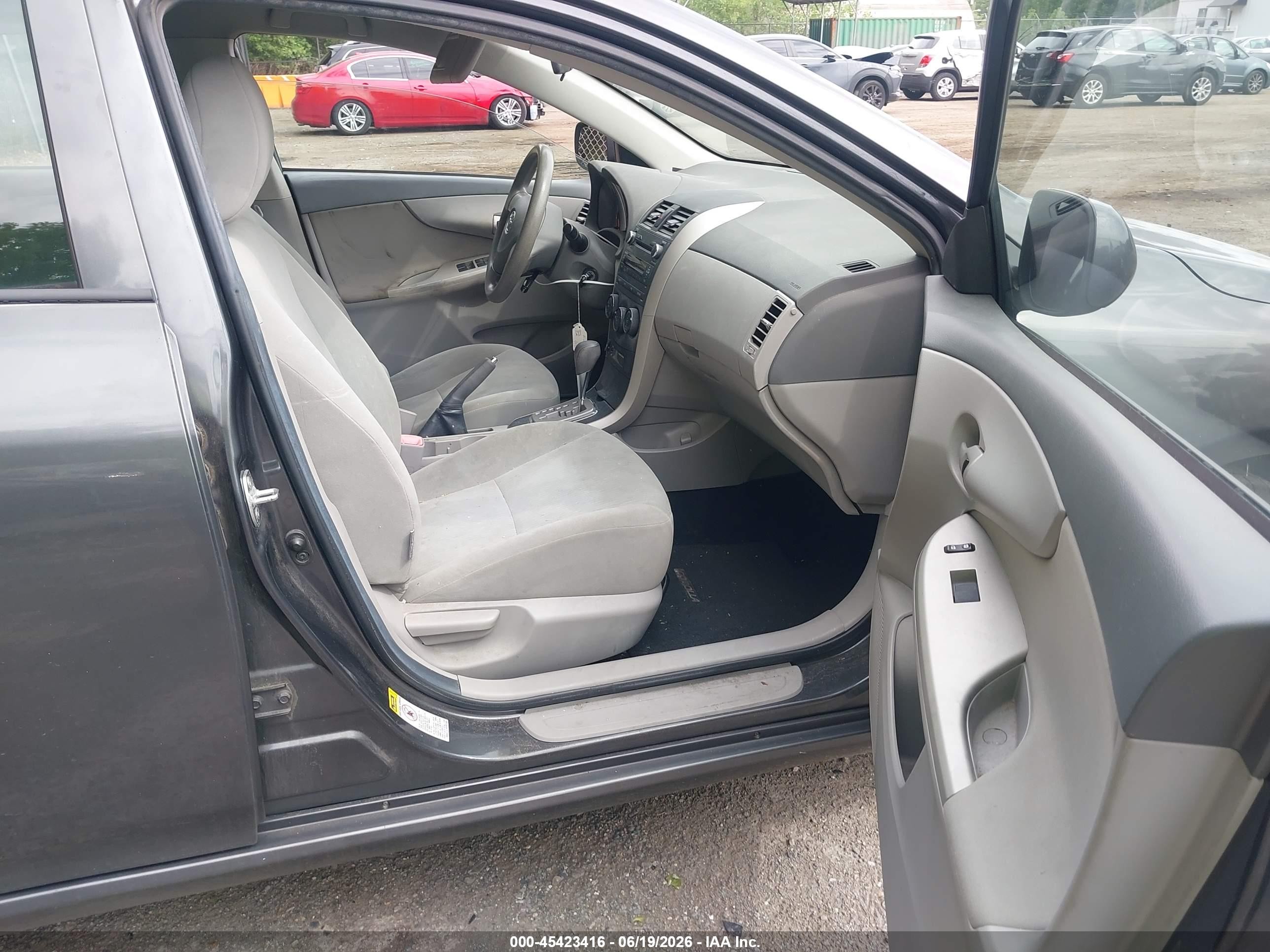 2010 Toyota Corolla Le Gray vin: 2T1BU4EE2AC530082