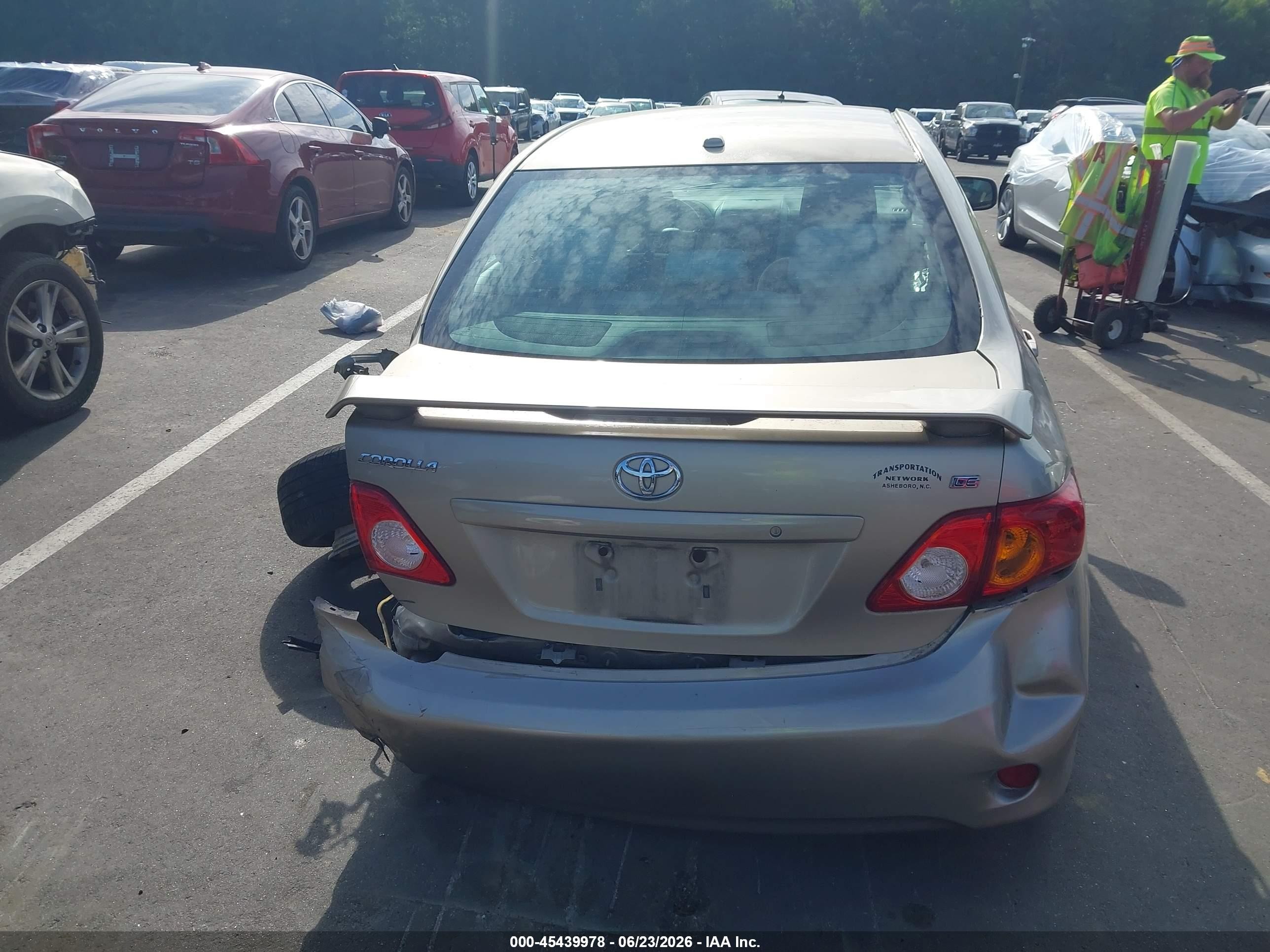 2010 Toyota Corolla Le Gold vin: 2T1BU4EE2AC530132