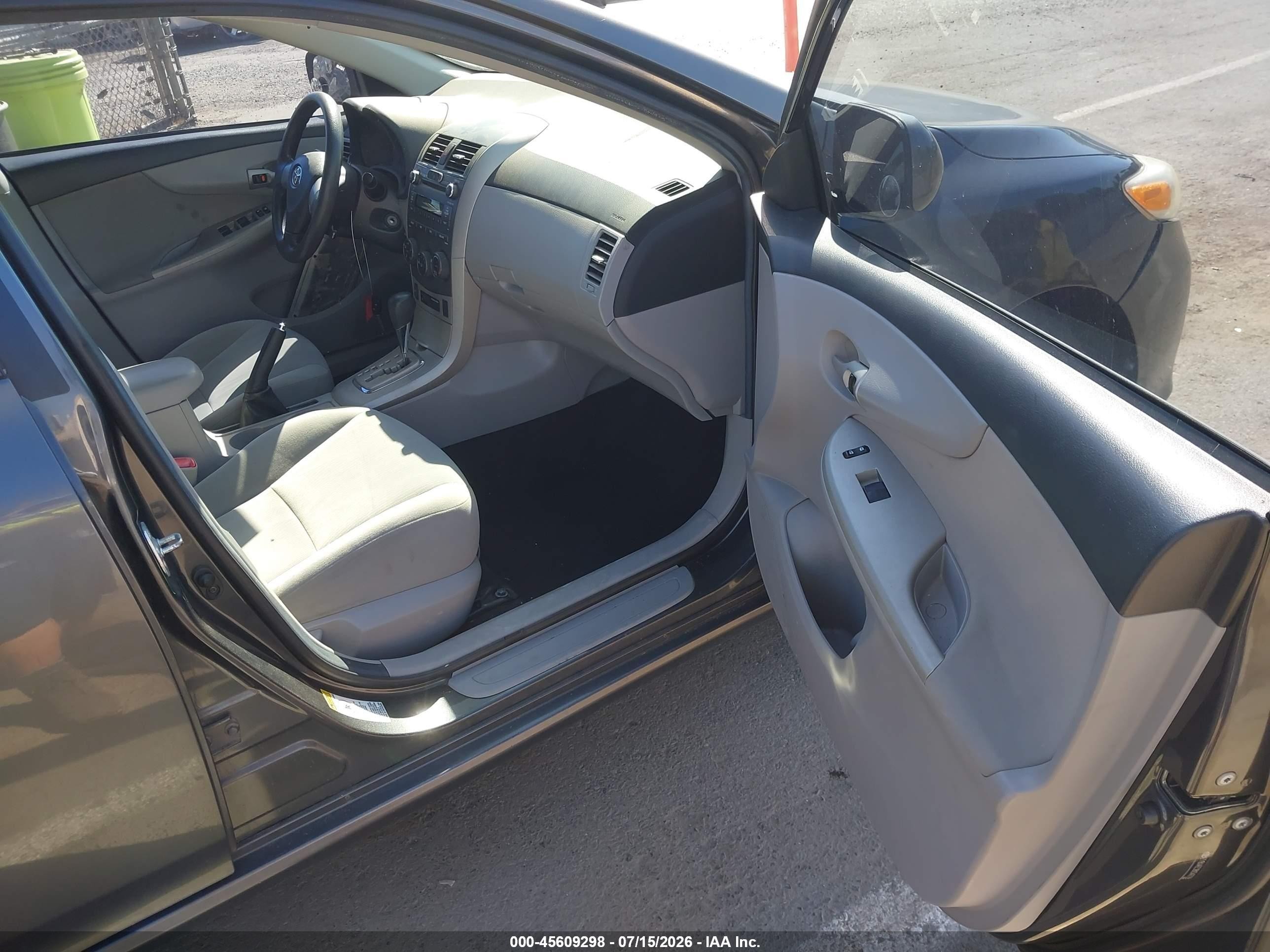 2011 Toyota Corolla Le Gray vin: 2T1BU4EE2BC547739