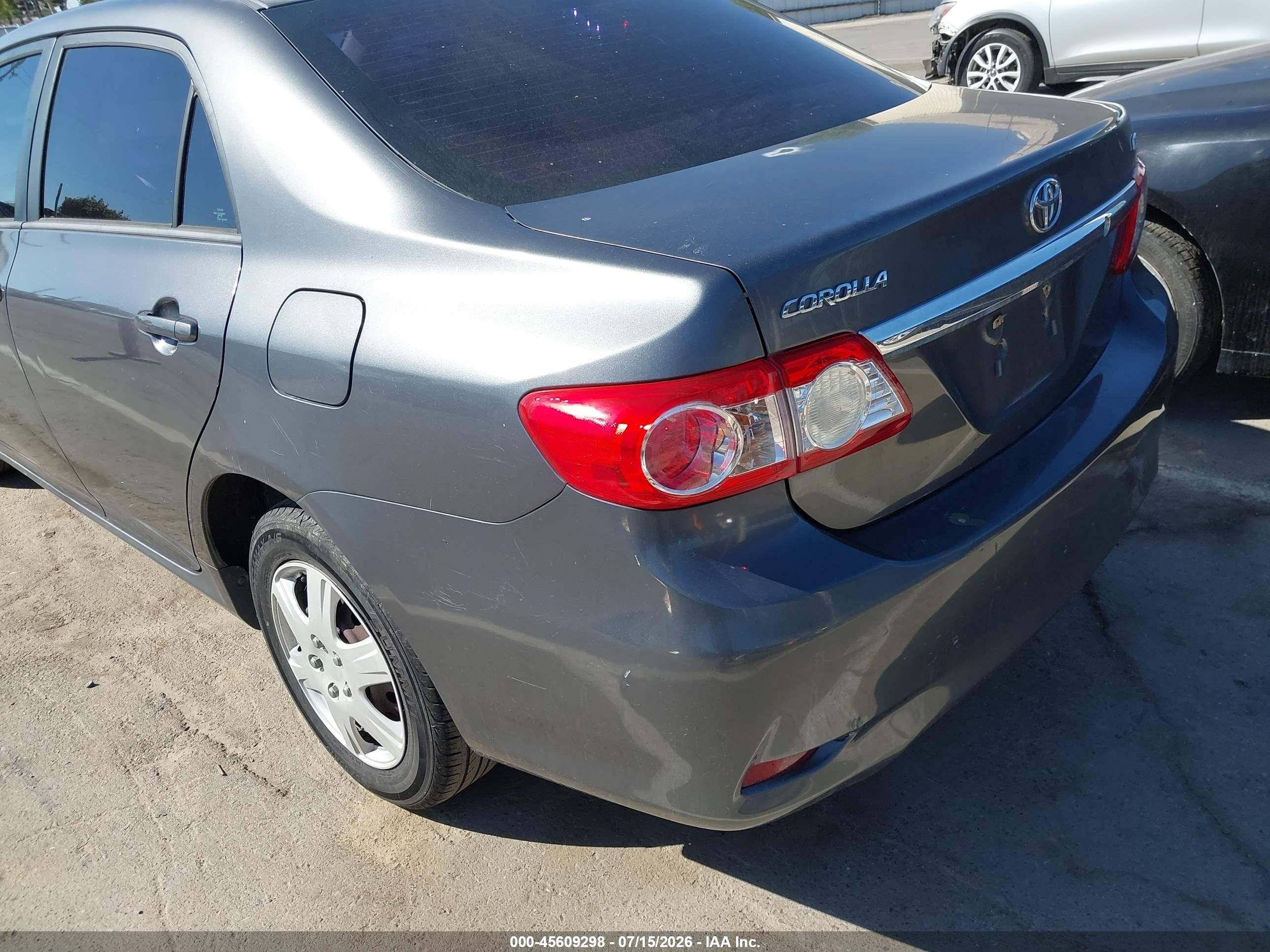 2011 Toyota Corolla Le Gray vin: 2T1BU4EE2BC547739