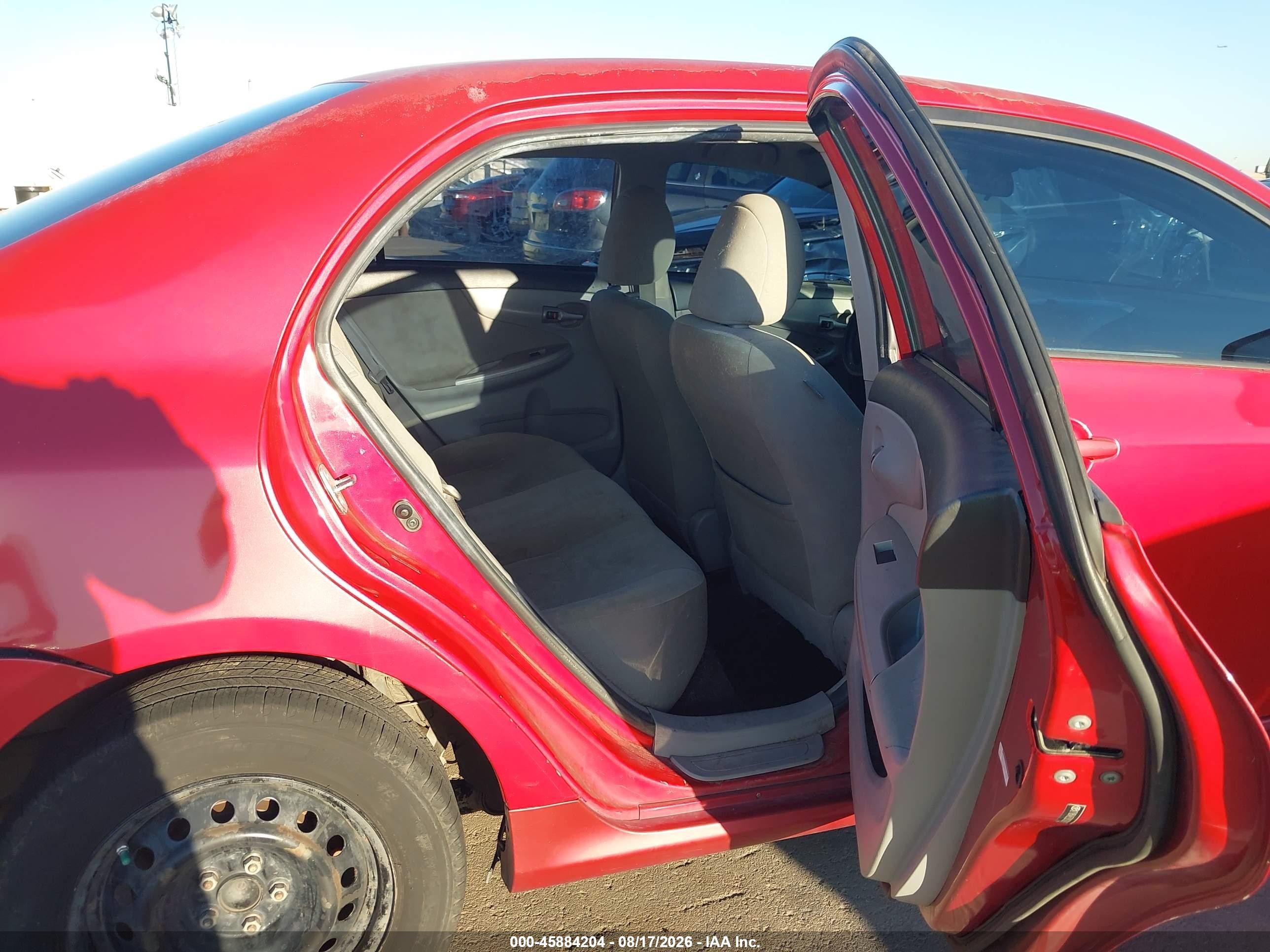 2011 Toyota Corolla Le Red vin: 2T1BU4EE2BC563973