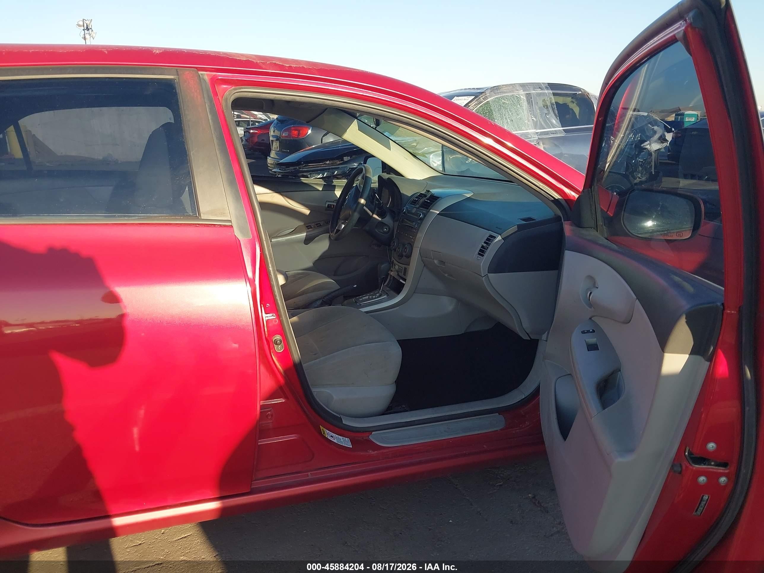 2011 Toyota Corolla Le Red vin: 2T1BU4EE2BC563973