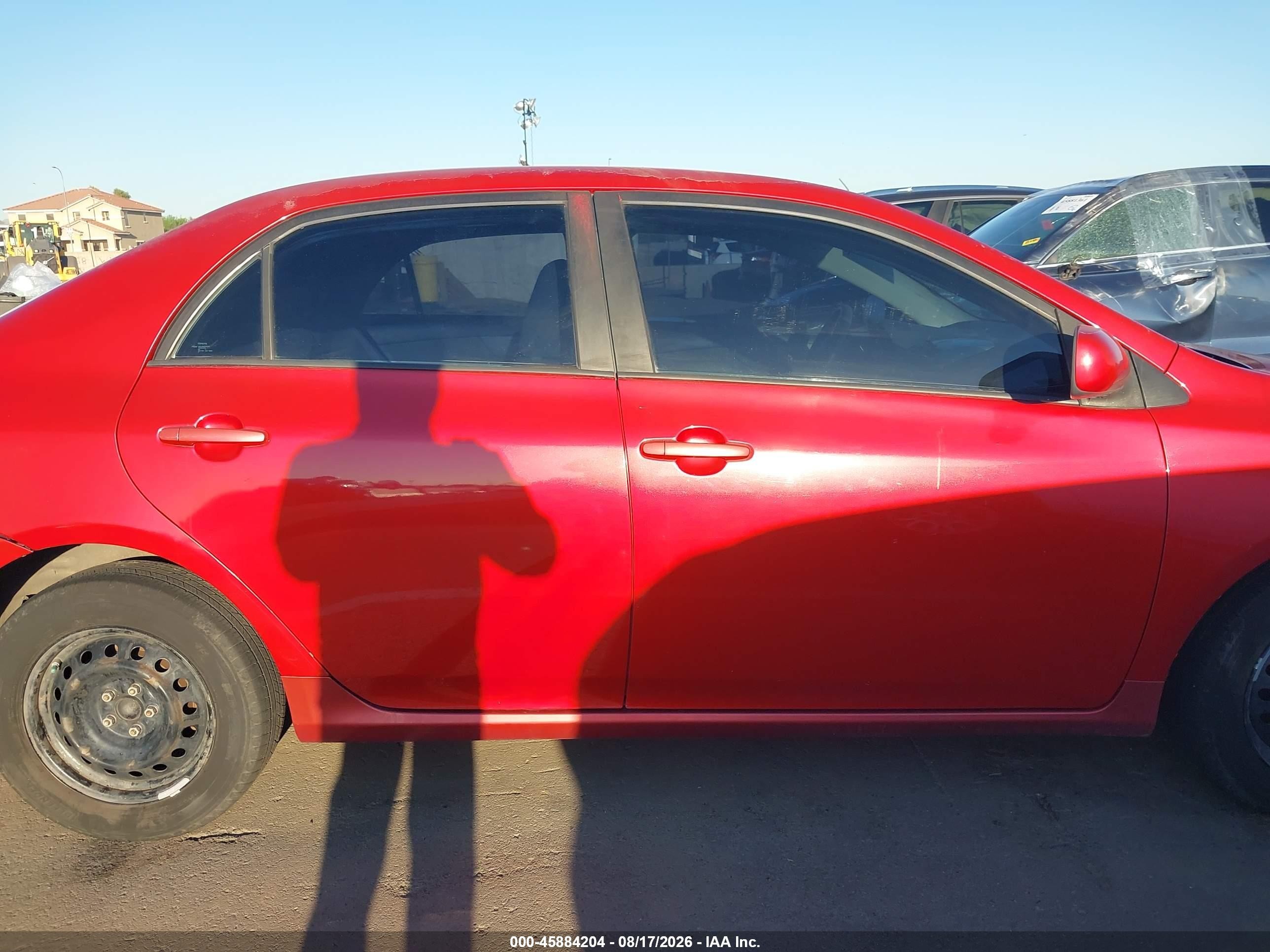2011 Toyota Corolla Le Red vin: 2T1BU4EE2BC563973