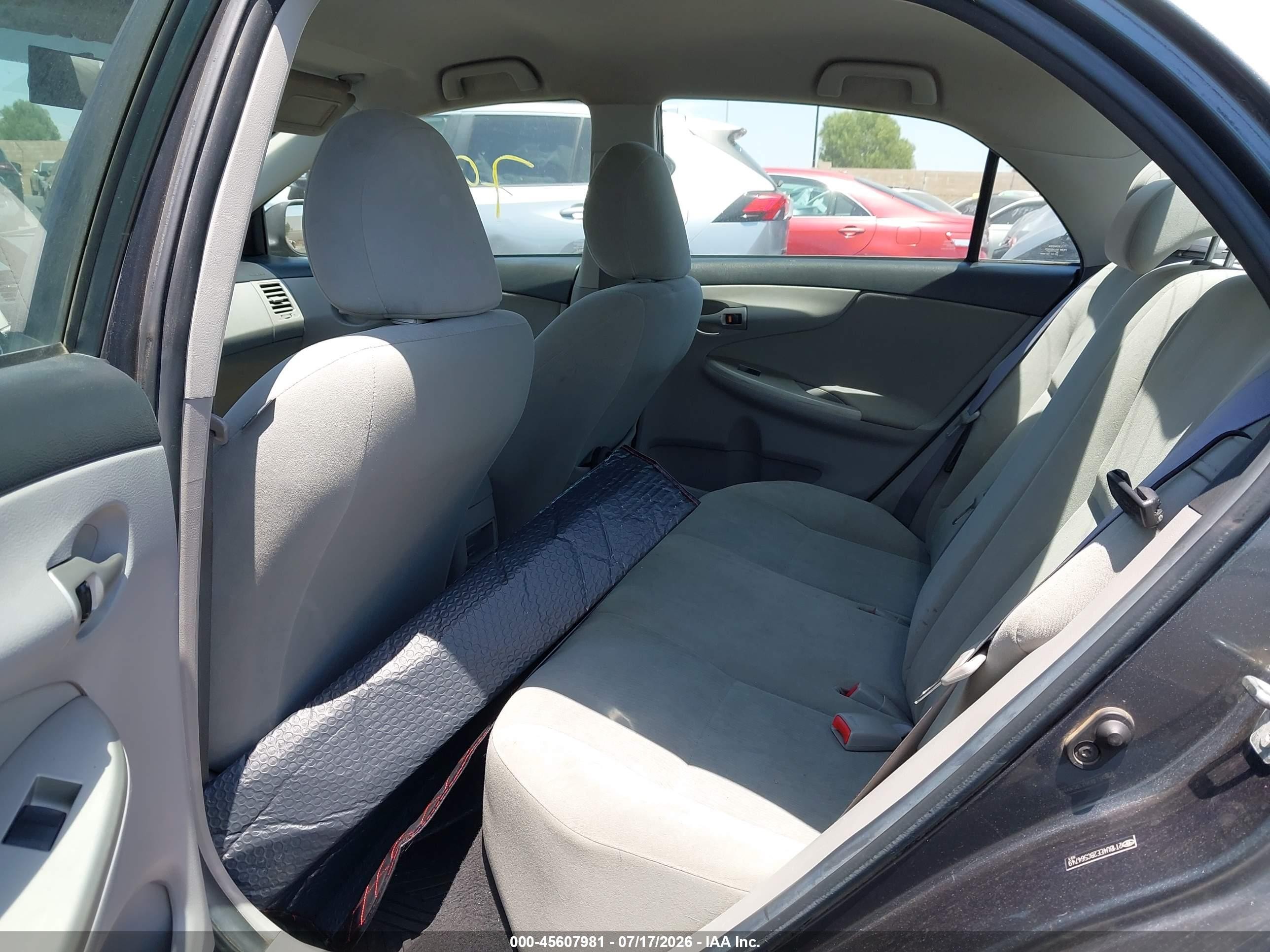 2011 Toyota Corolla Le Silver vin: 2T1BU4EE2BC564749