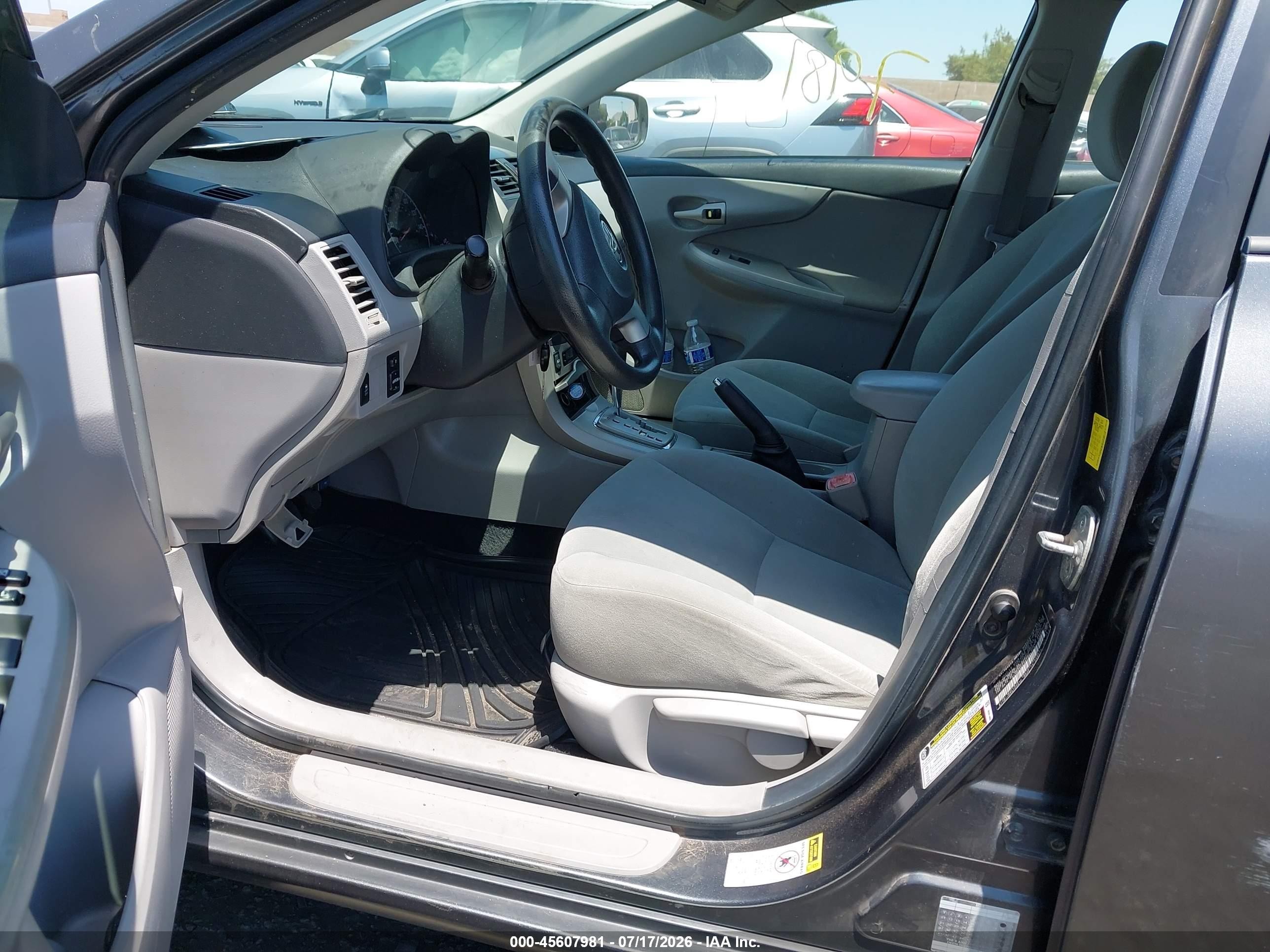 2011 Toyota Corolla Le Silver vin: 2T1BU4EE2BC564749