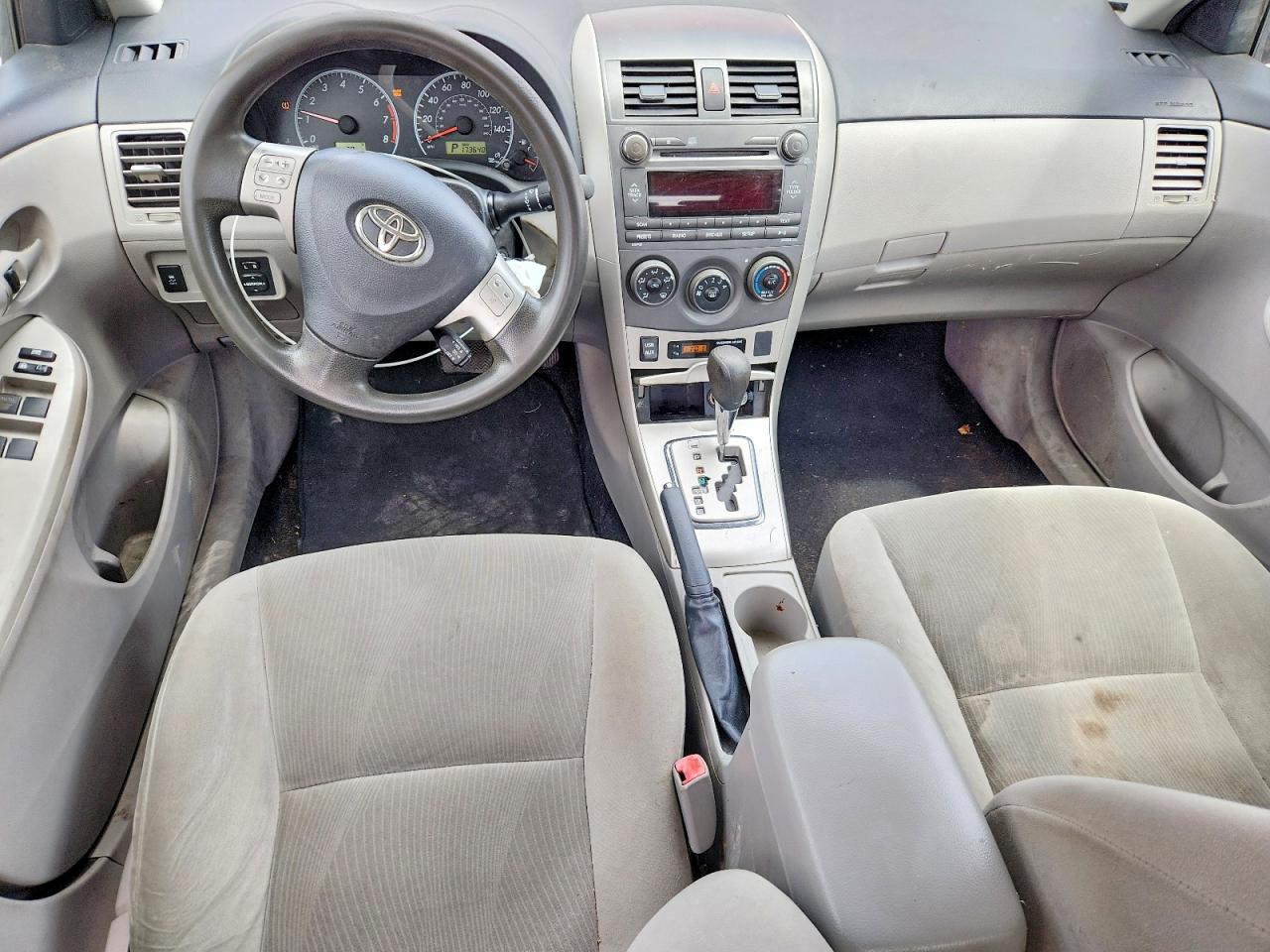 2011 Toyota Corolla Le Red vin: 2T1BU4EE2BC570048
