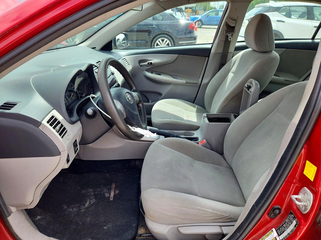 2011 Toyota Corolla Le Red vin: 2T1BU4EE2BC570048
