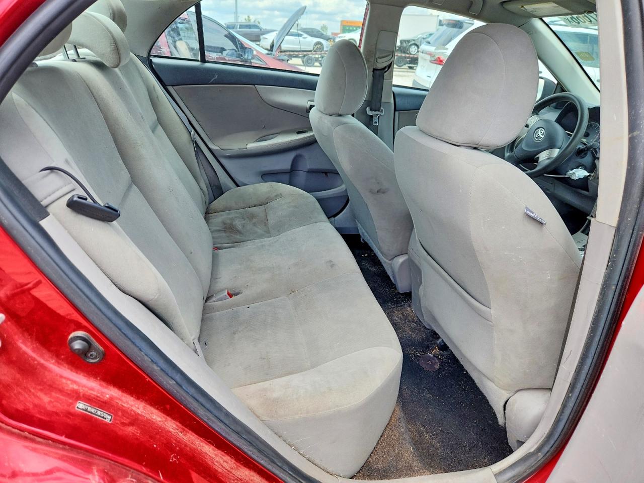 2011 Toyota Corolla Le Red vin: 2T1BU4EE2BC570048