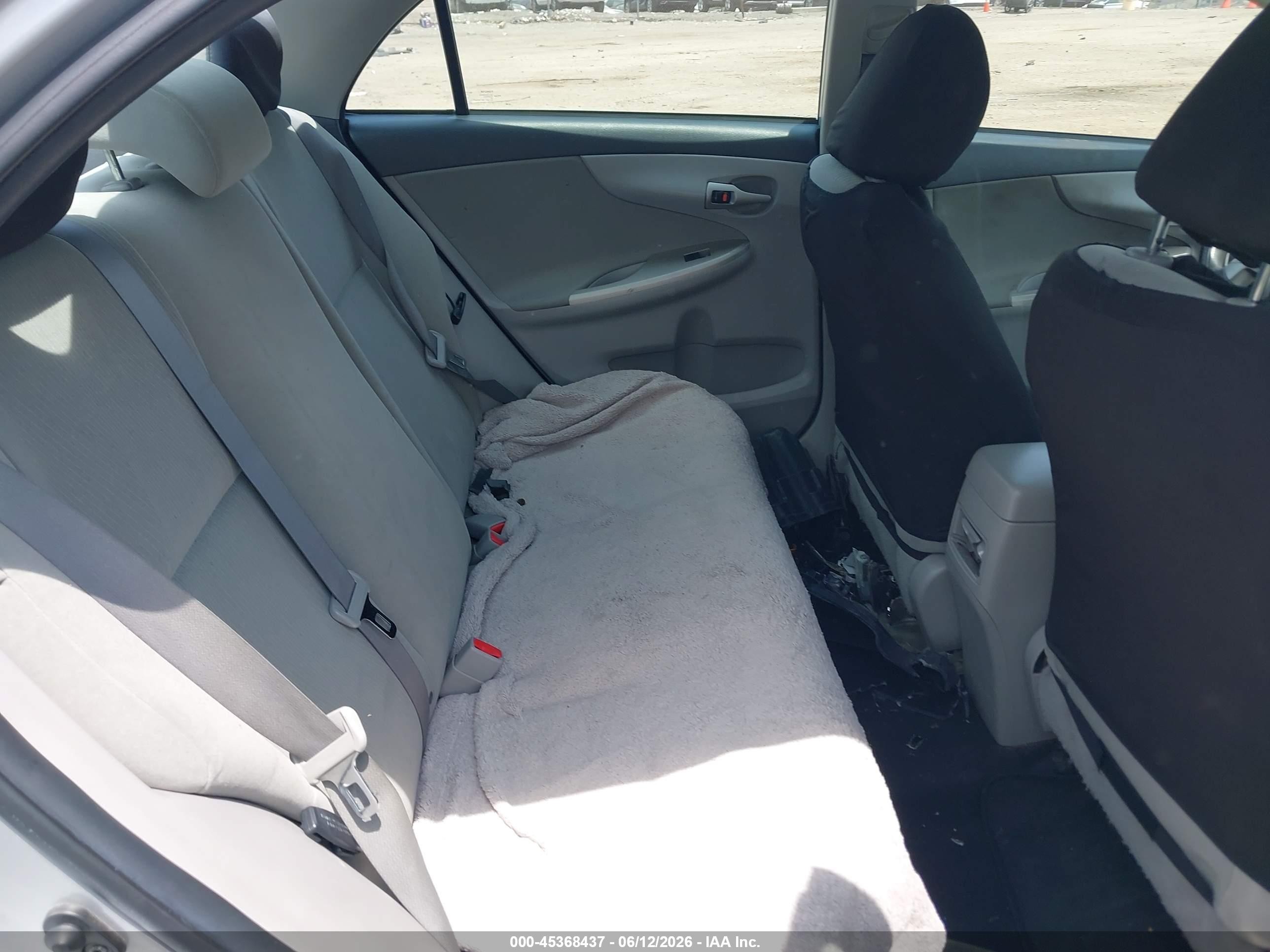 2011 Toyota Corolla Le Silver vin: 2T1BU4EE2BC601797
