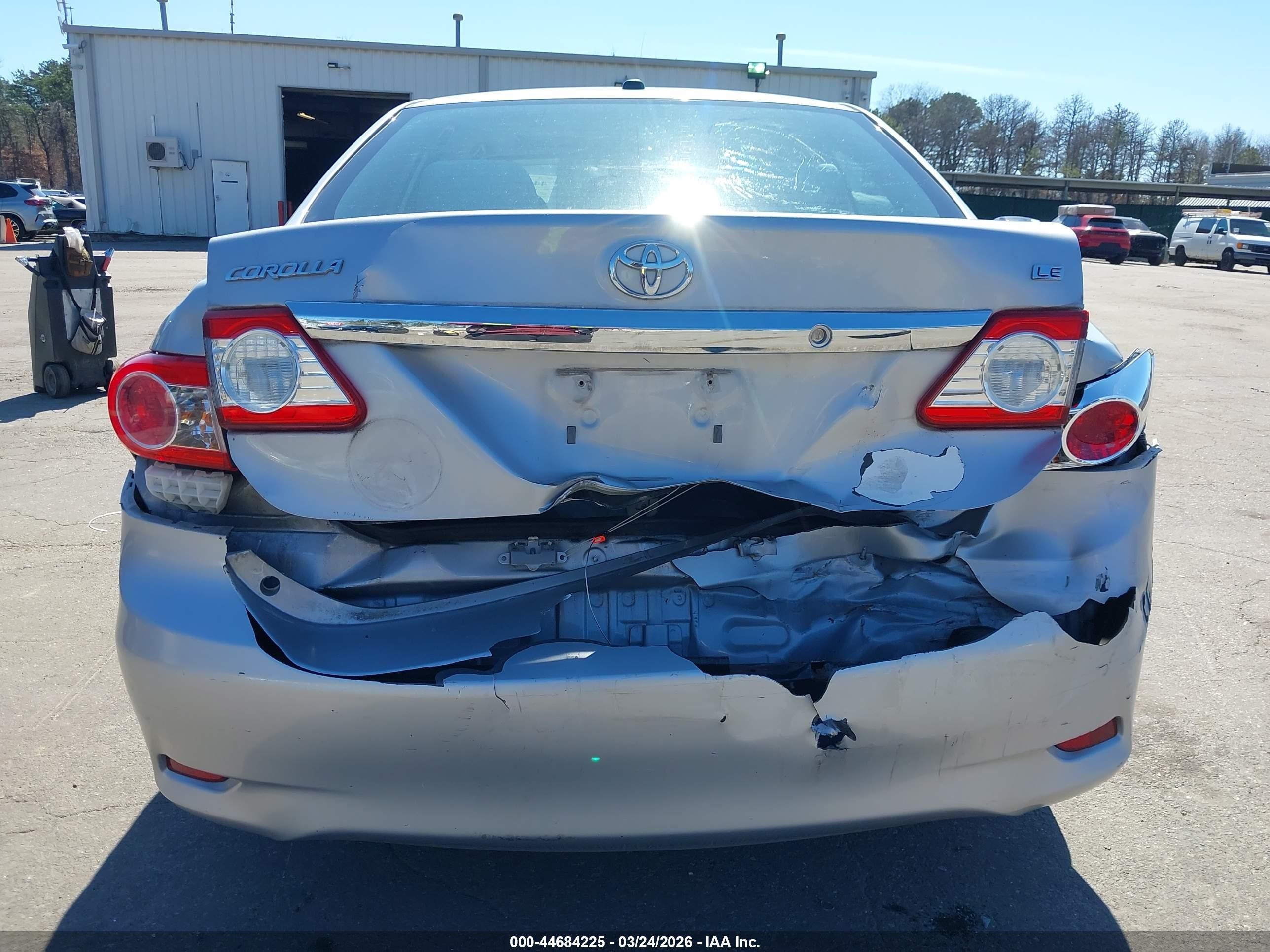 2011 Toyota Corolla Le Silver vin: 2T1BU4EE2BC624125