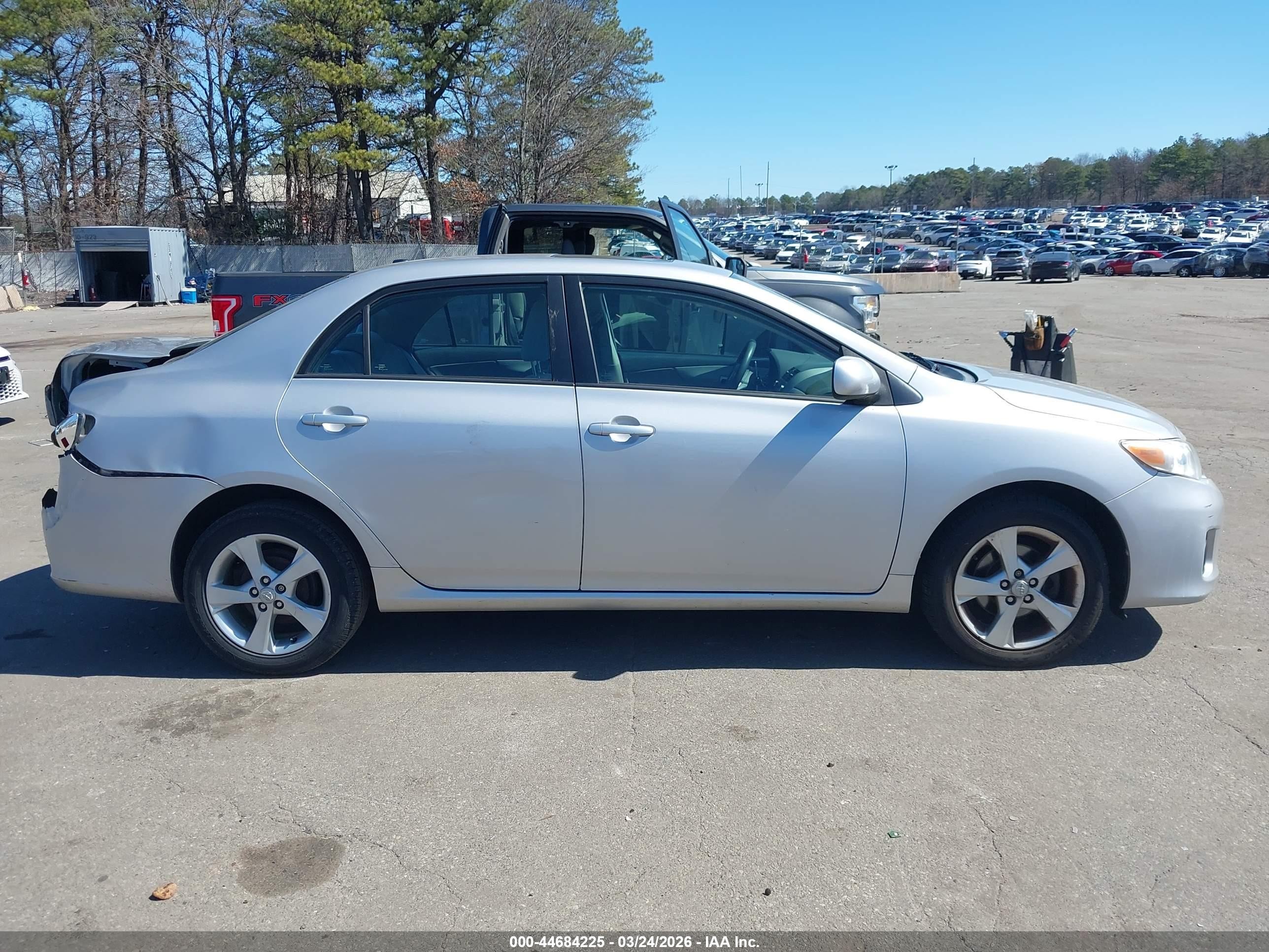 2011 Toyota Corolla Le Silver vin: 2T1BU4EE2BC624125