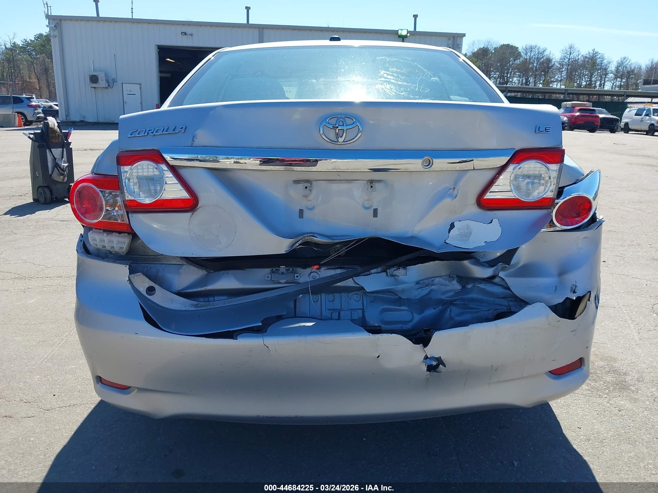 2011 Toyota Corolla Le Silver vin: 2T1BU4EE2BC624125
