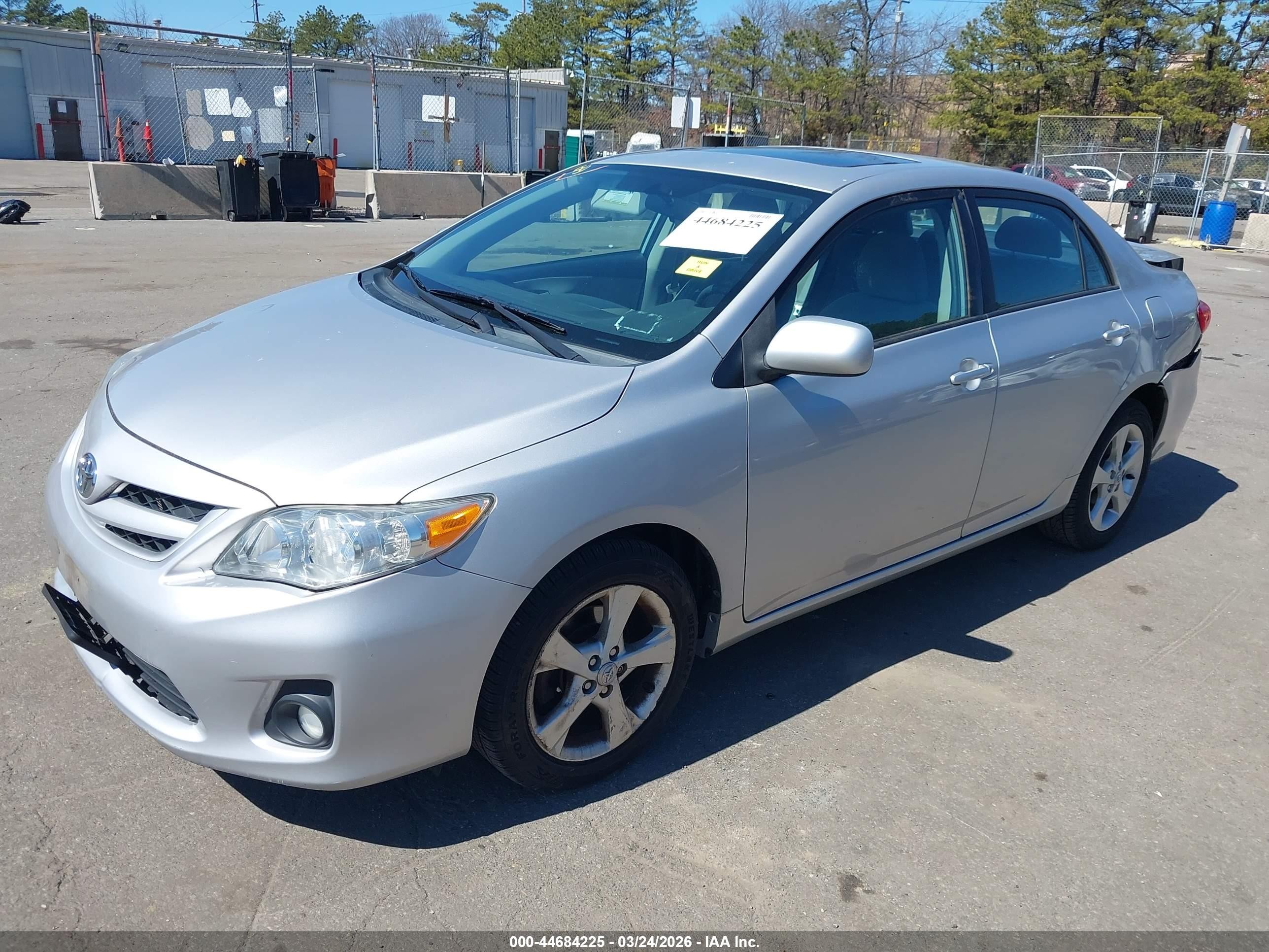 2011 Toyota Corolla Le Silver vin: 2T1BU4EE2BC624125