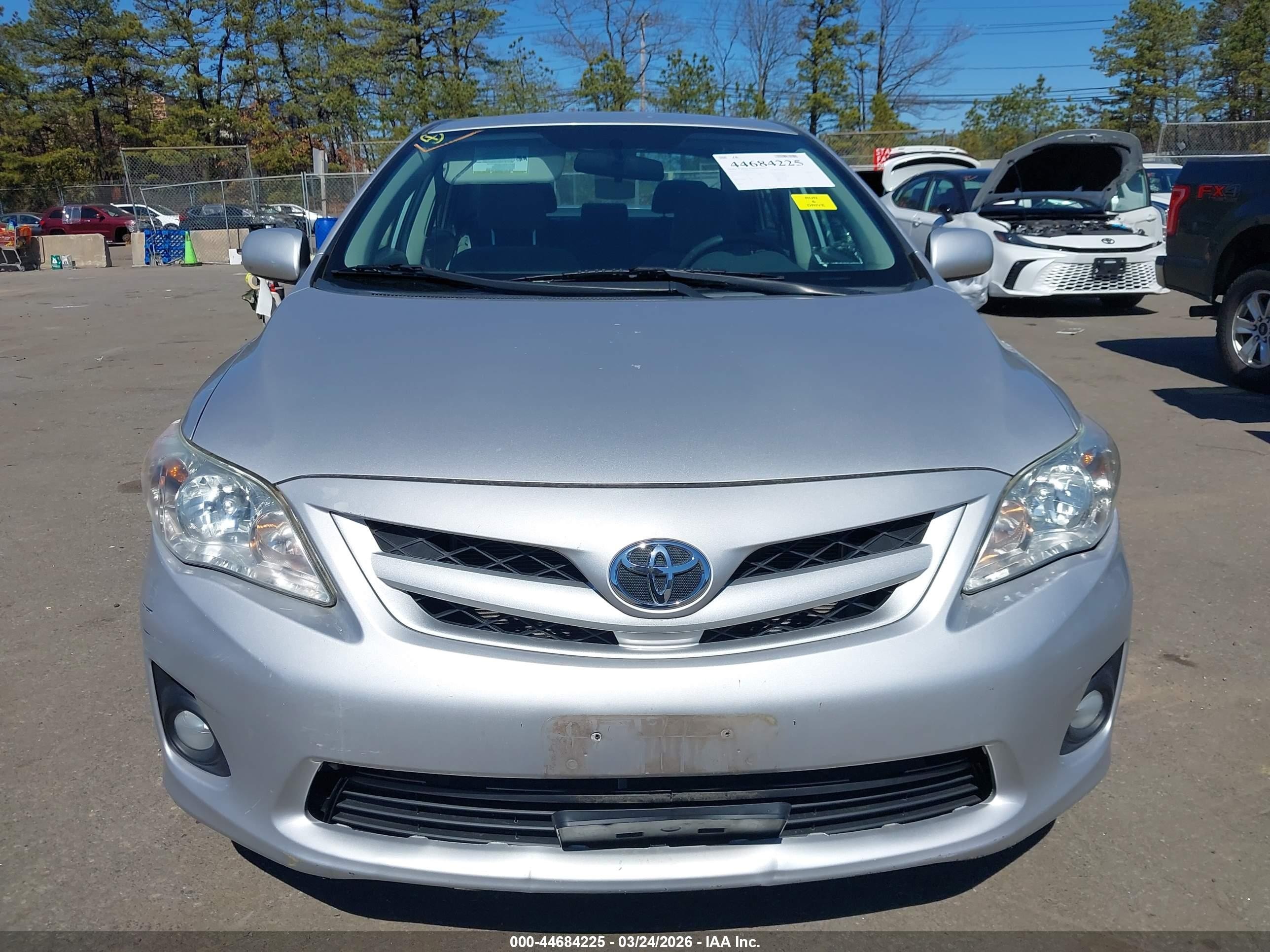2011 Toyota Corolla Le Silver vin: 2T1BU4EE2BC624125