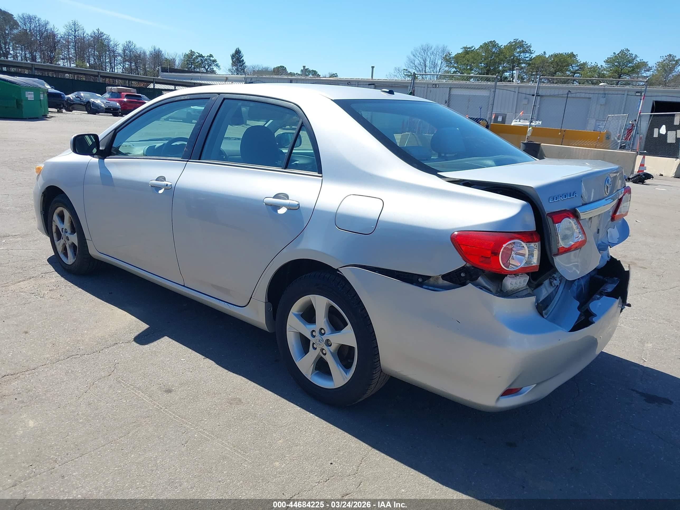 2011 Toyota Corolla Le Silver vin: 2T1BU4EE2BC624125