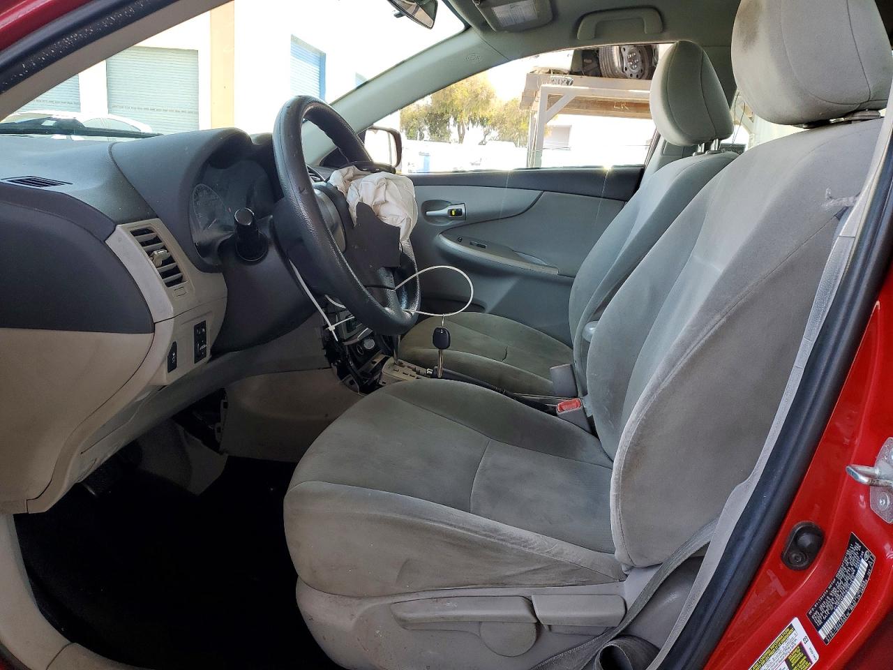 2011 Toyota Corolla Le Red vin: 2T1BU4EE2BC627610