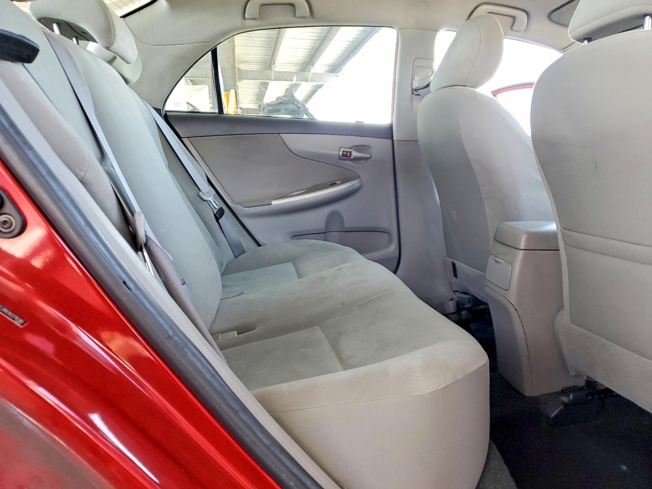 2011 Toyota Corolla Le Red vin: 2T1BU4EE2BC627610