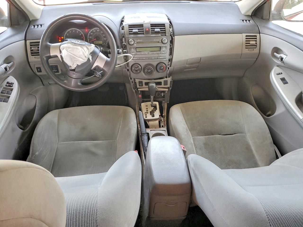 2011 Toyota Corolla Le Red vin: 2T1BU4EE2BC627610