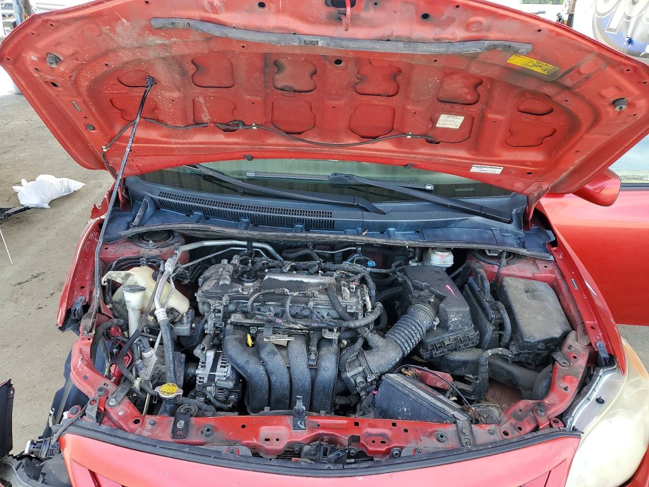 2011 Toyota Corolla Le Red vin: 2T1BU4EE2BC627610
