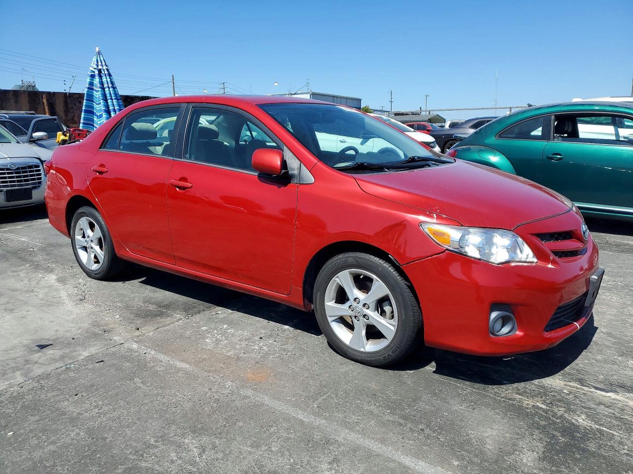 2011 Toyota Corolla Le Red vin: 2T1BU4EE2BC634766