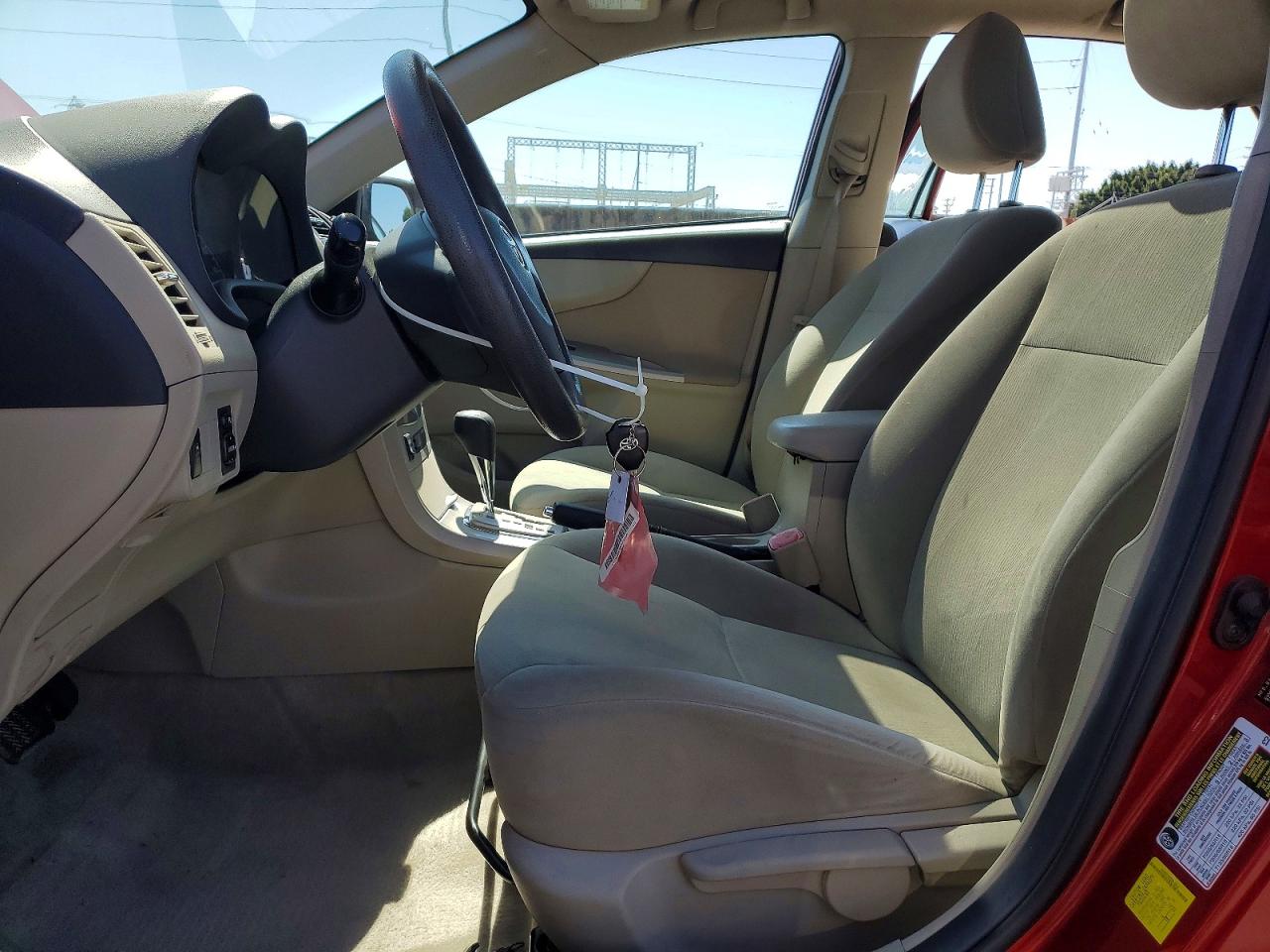 2011 Toyota Corolla Le Red vin: 2T1BU4EE2BC634766