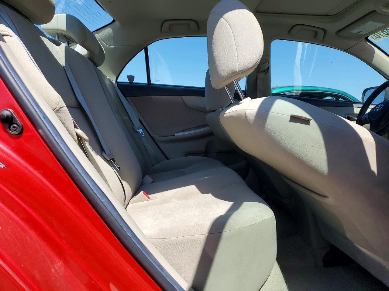 2011 Toyota Corolla Le Red vin: 2T1BU4EE2BC634766