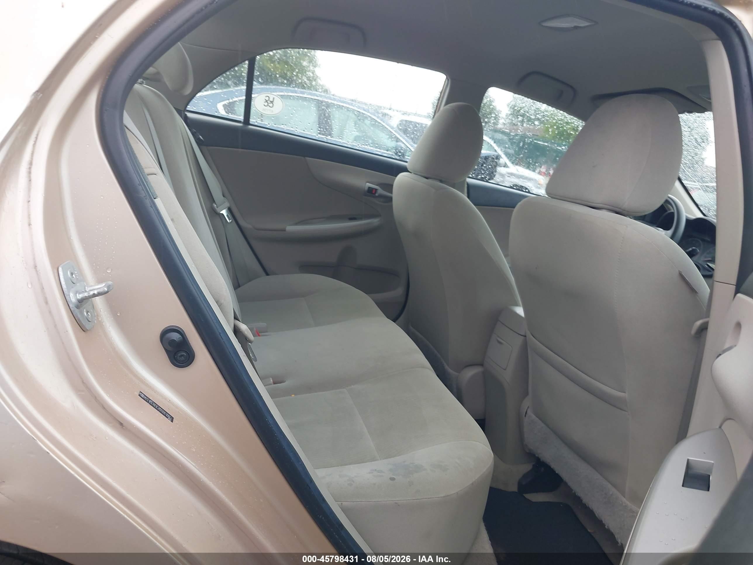 2011 Toyota Corolla Le Gold vin: 2T1BU4EE2BC661093
