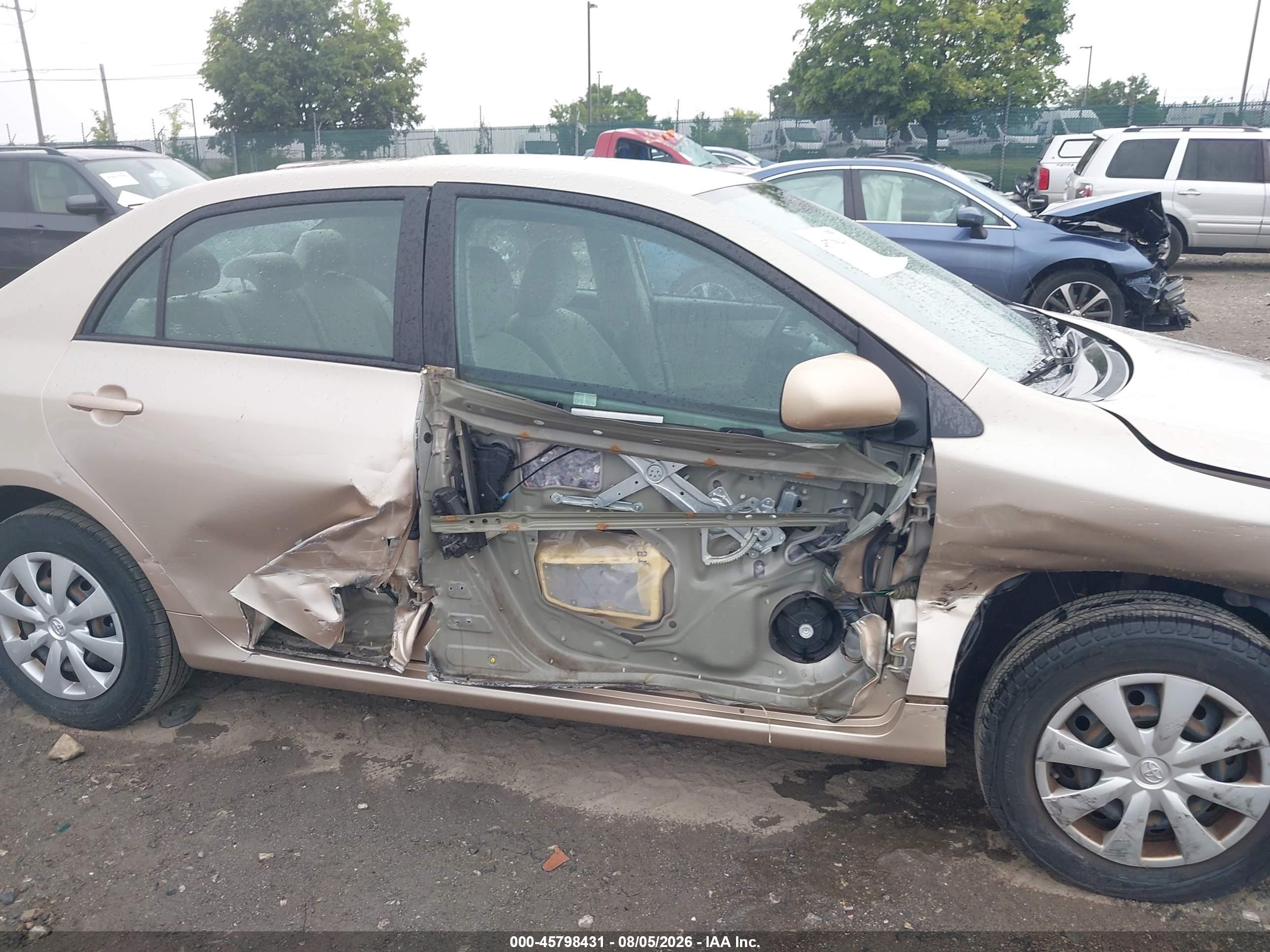 2011 Toyota Corolla Le Gold vin: 2T1BU4EE2BC661093