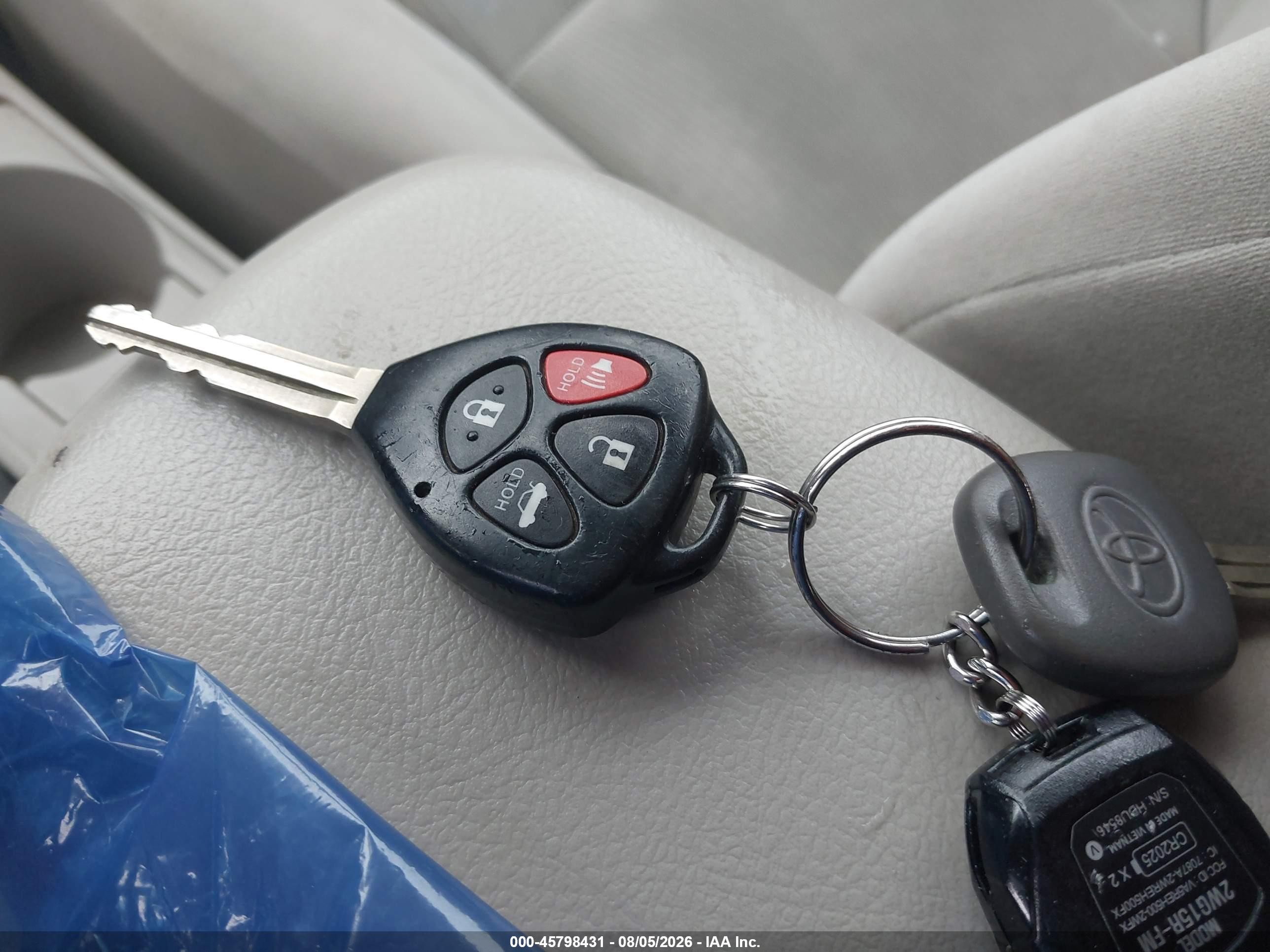 2011 Toyota Corolla Le Gold vin: 2T1BU4EE2BC661093