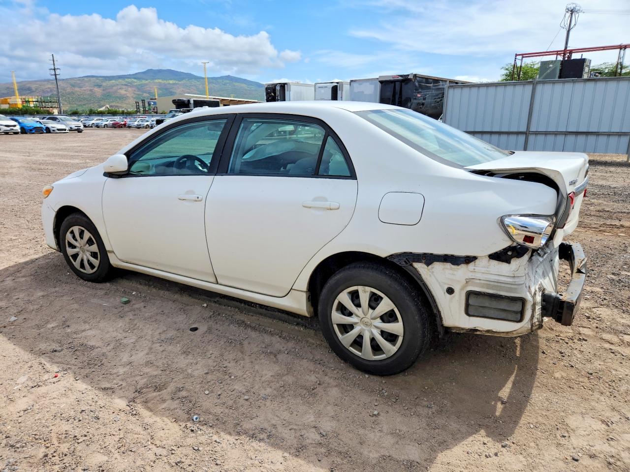 2011 Toyota Corolla Base/s/le White vin: 2T1BU4EE2BC665726