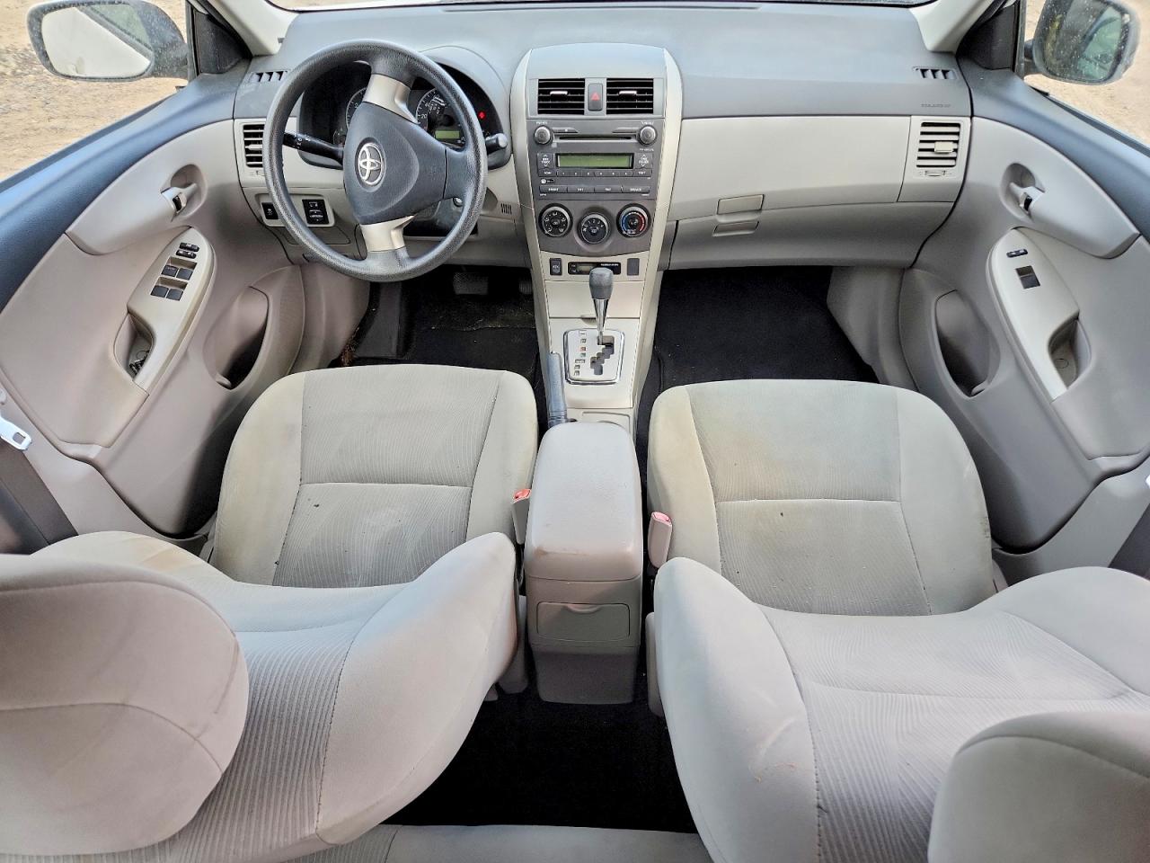 2011 Toyota Corolla Base/s/le White vin: 2T1BU4EE2BC665726
