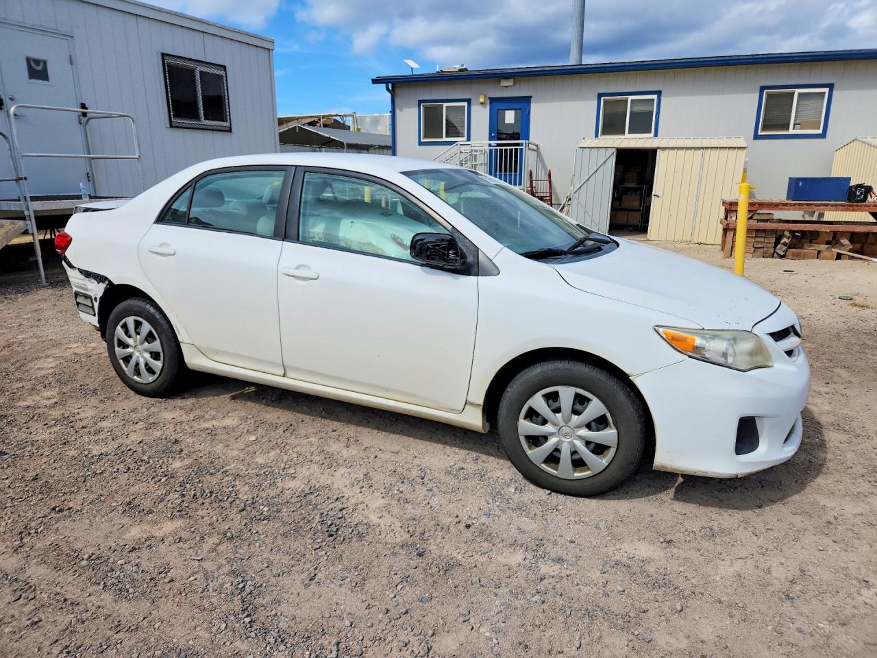 2011 Toyota Corolla Base/s/le White vin: 2T1BU4EE2BC665726