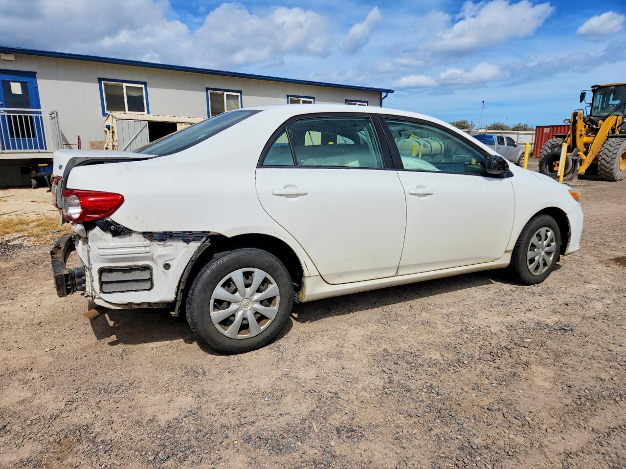 2011 Toyota Corolla Base/s/le White vin: 2T1BU4EE2BC665726