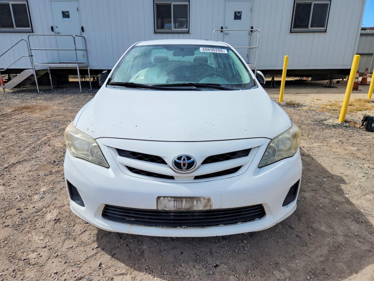 2011 Toyota Corolla Base/s/le White vin: 2T1BU4EE2BC665726