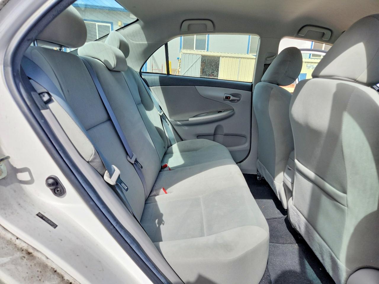 2011 Toyota Corolla Base/s/le White vin: 2T1BU4EE2BC665726